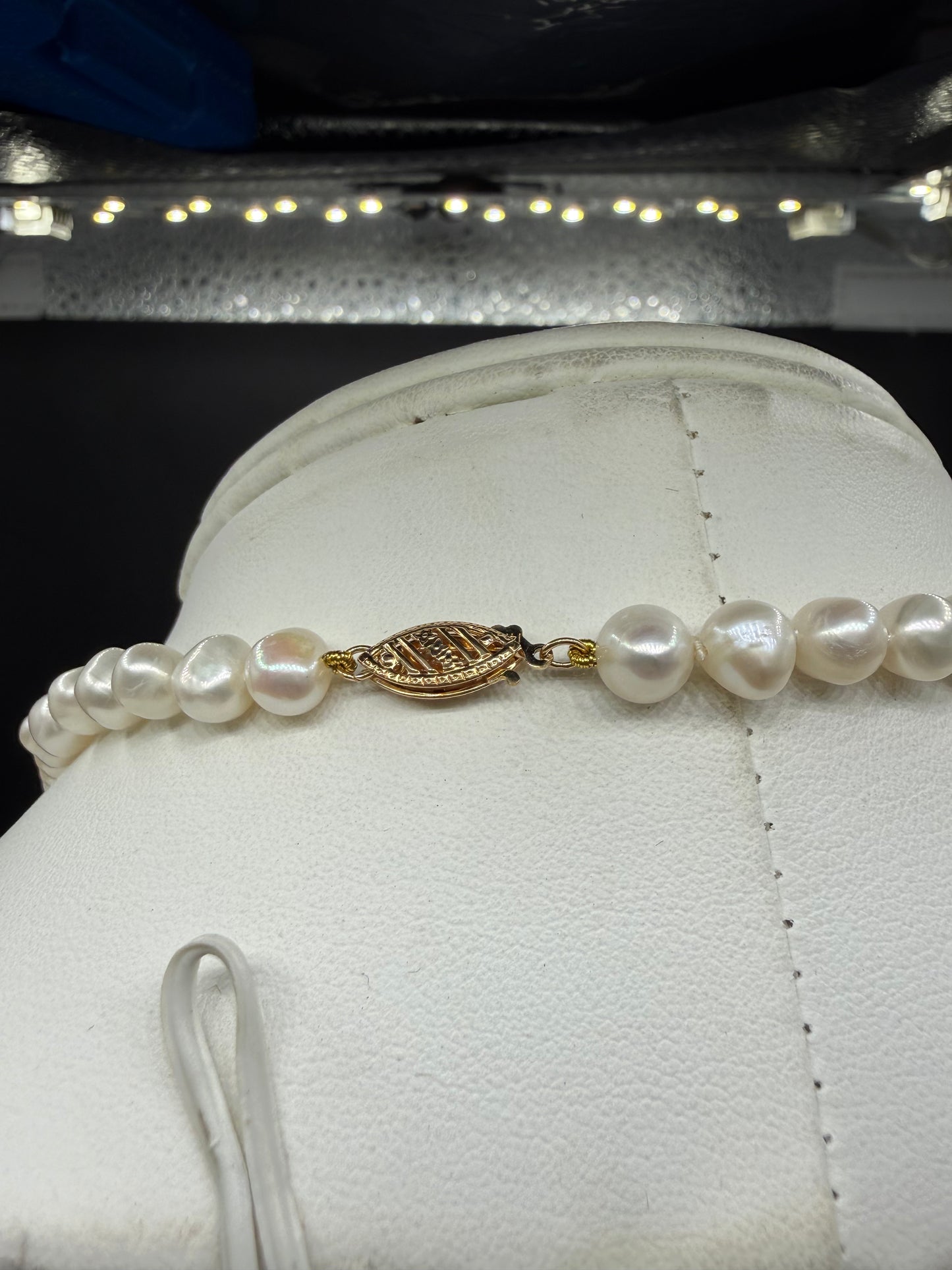 Natural Freshwater Pearl Necklace 14K Gold Fish Hook Clasp 18.5"