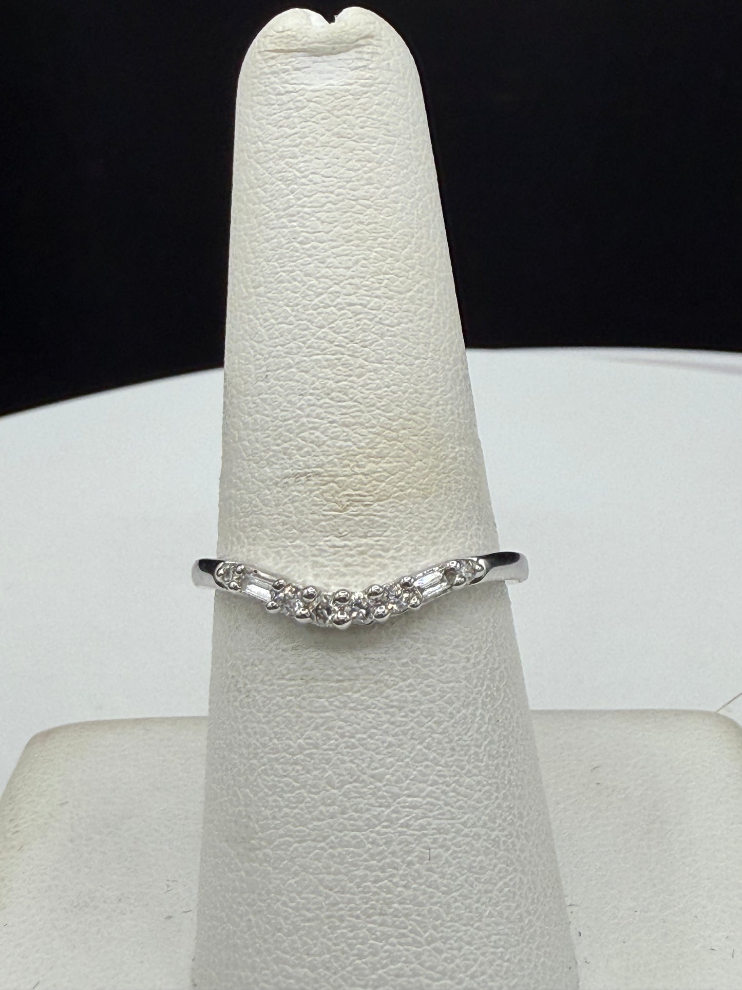 Elegant Natural Diamond Stackable 14k White Gold Ring – Size 7, Petite Chevron Band