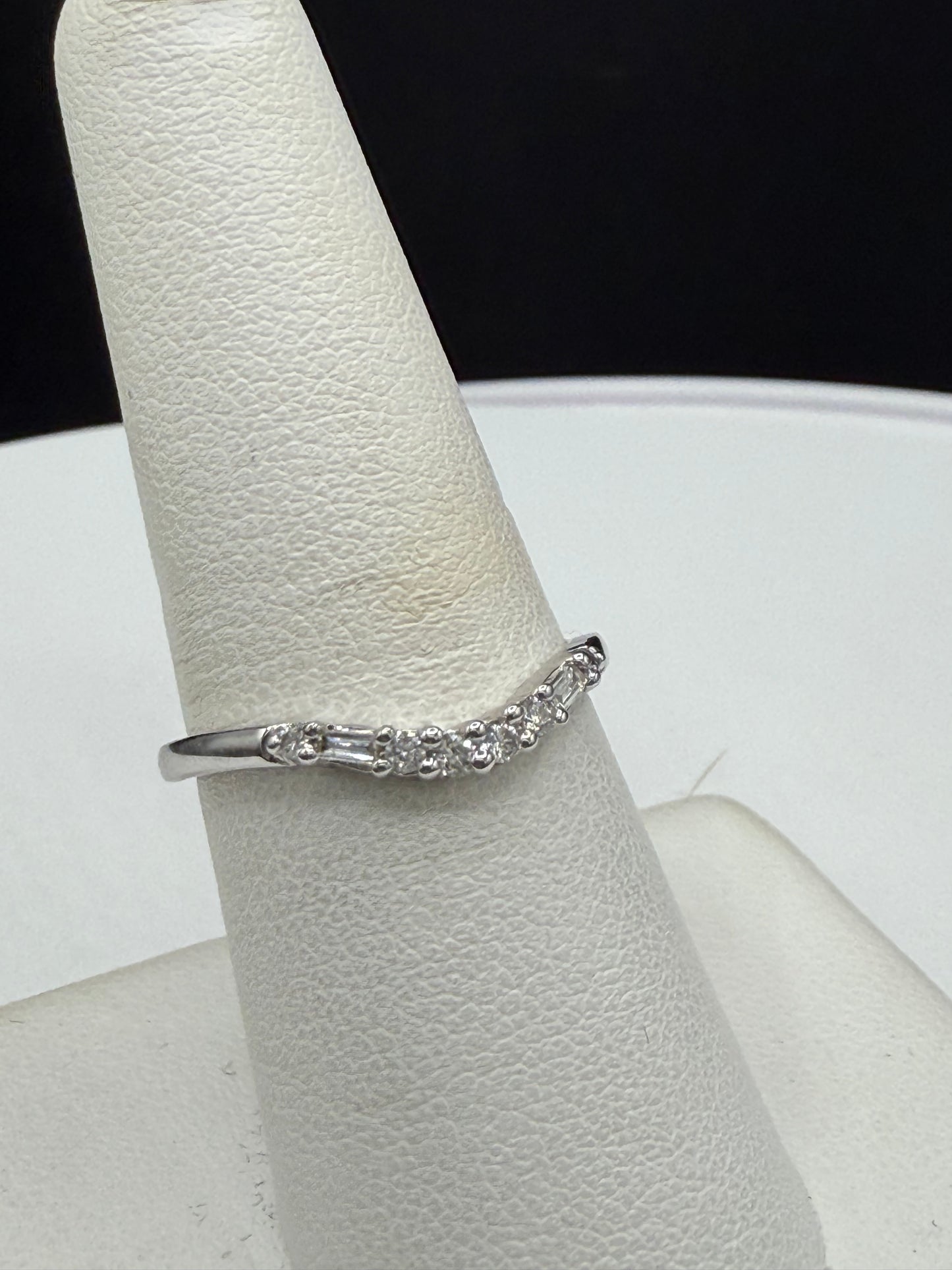 Elegant Natural Diamond Stackable 14k White Gold Ring – Size 7, Petite Chevron Band