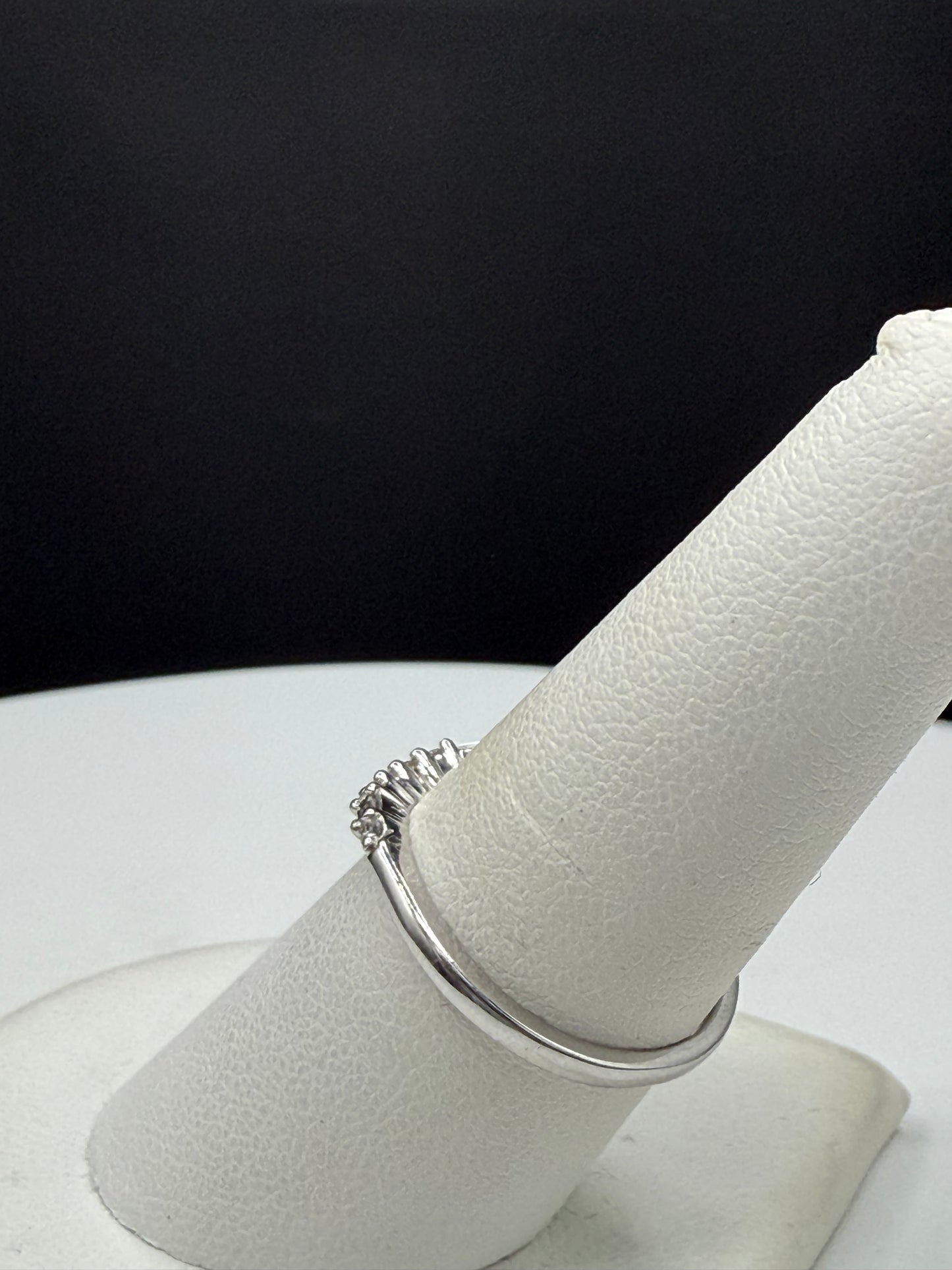 Elegant Natural Diamond Stackable 14k White Gold Ring – Size 7, Petite Chevron Band
