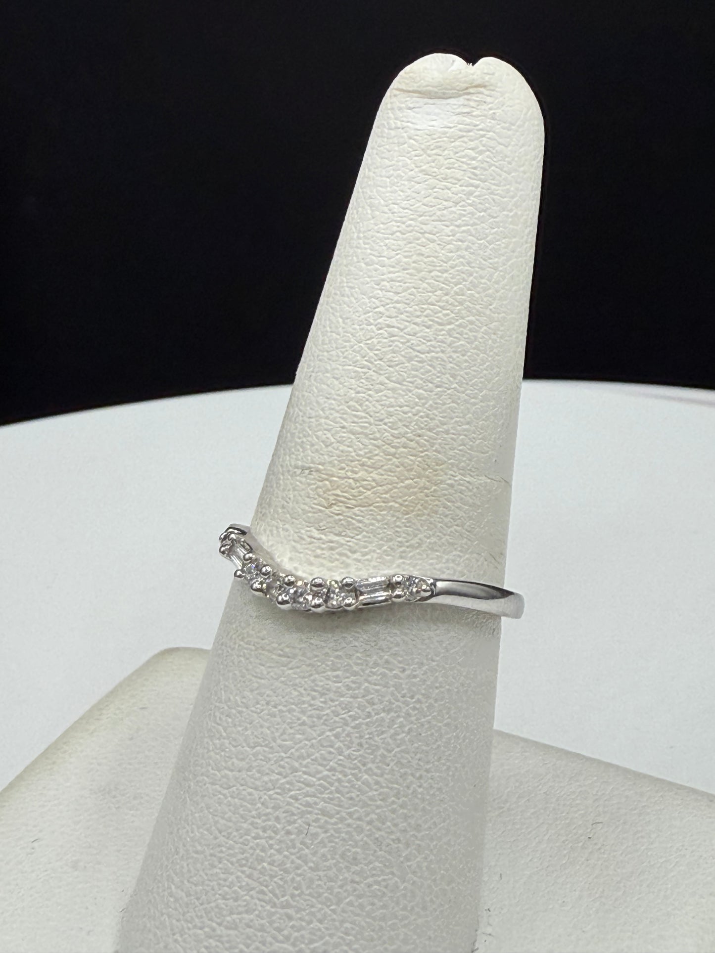 Elegant Natural Diamond Stackable 14k White Gold Ring – Size 7, Petite Chevron Band