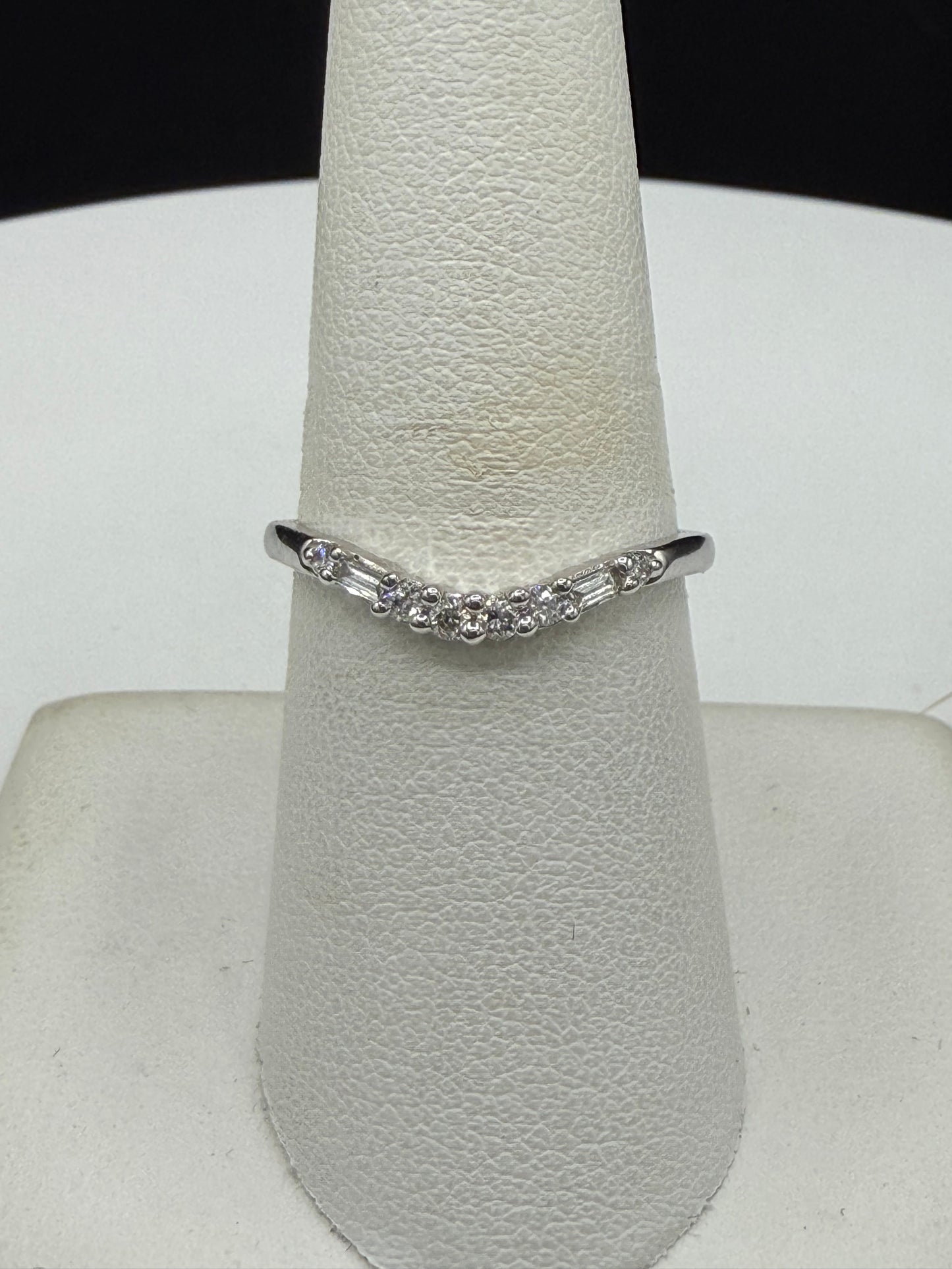 Elegant Natural Diamond Stackable 14k White Gold Ring – Size 7, Petite Chevron Band
