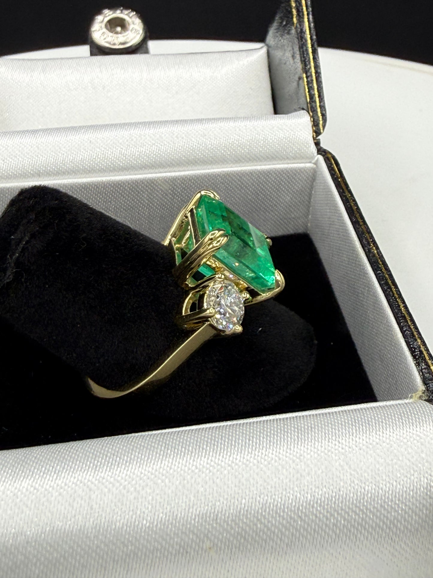 GIA Certified 5.76 Ct Natural Colombian Emerald (F1) & 1.30 CTW Diamond Three-Stone Ring in Solid 18K Yellow Gold | Size 7