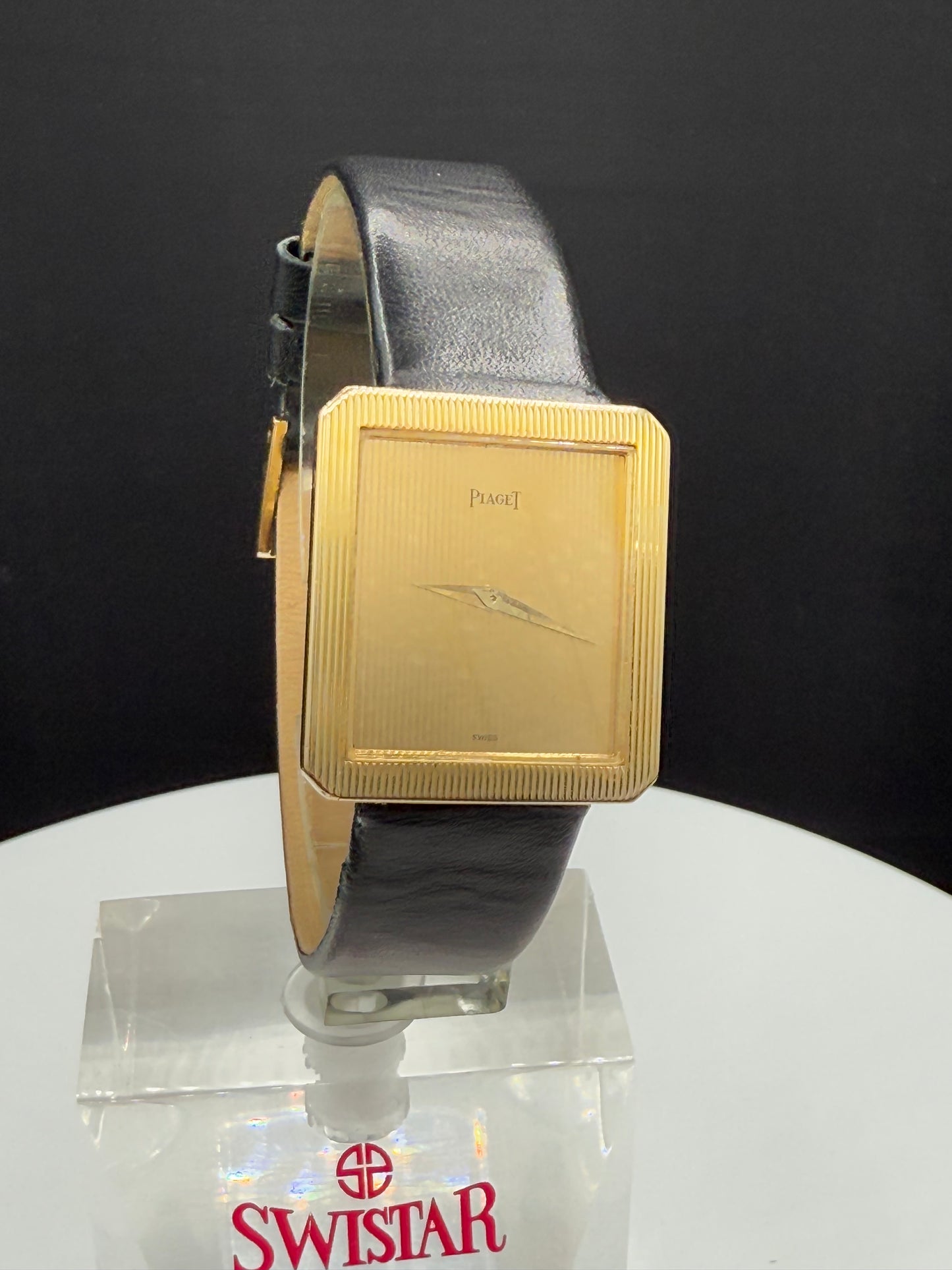 Piaget Protocole 9154 18k Yellow Gold 25mm x 28mm Pinstripe Dial