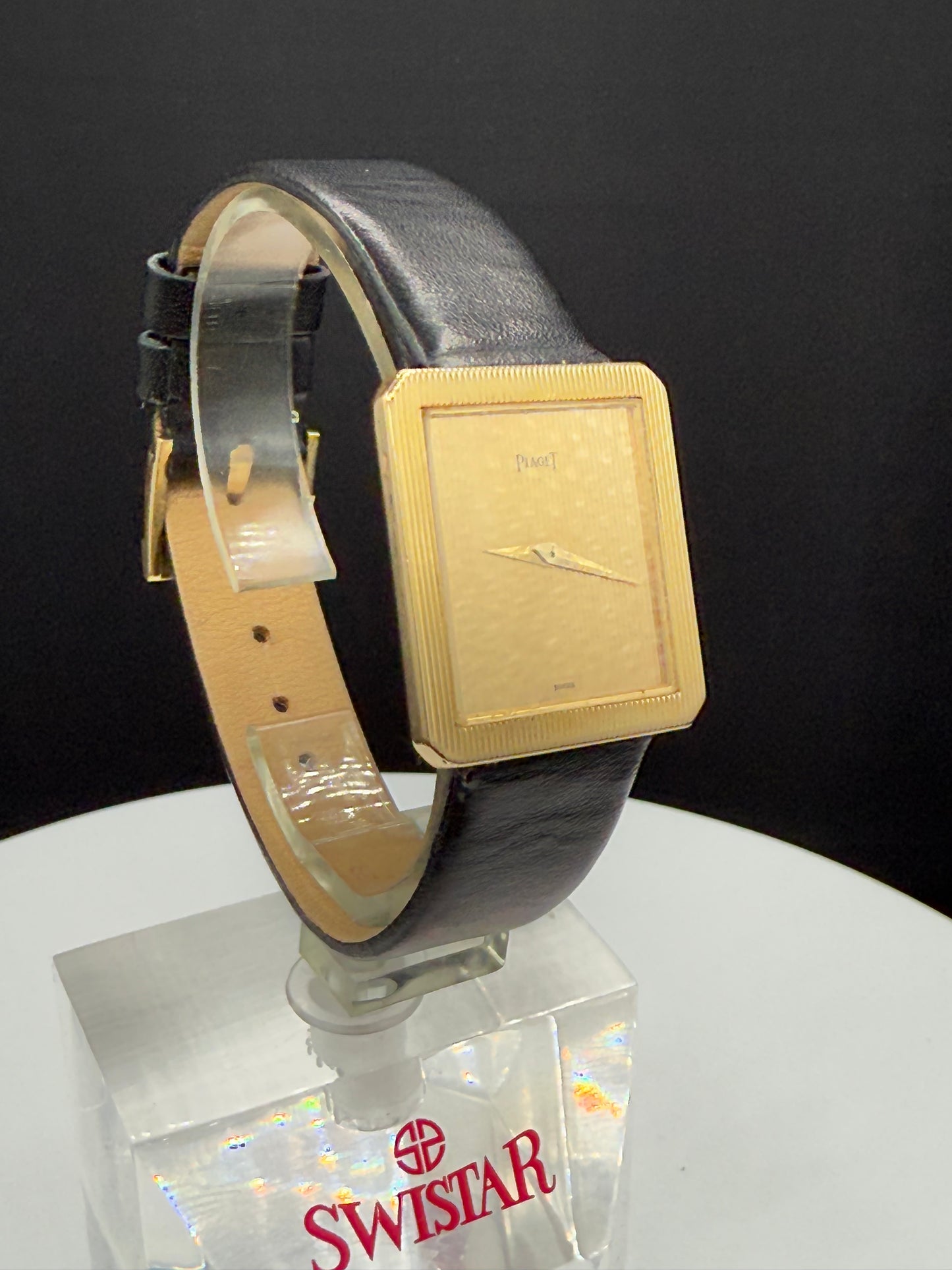 Piaget Protocole 9154 18k Yellow Gold 25mm x 28mm Pinstripe Dial