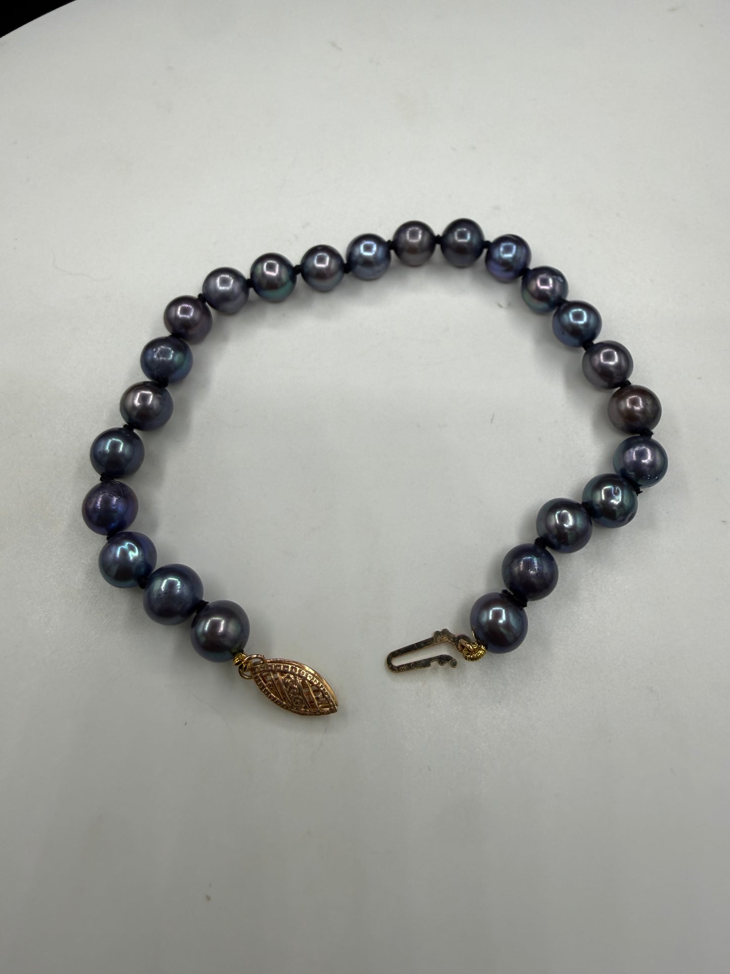 Natural Black Freshwater Pearl 14k Yellow Gold Clasp Bracelet (7.5")