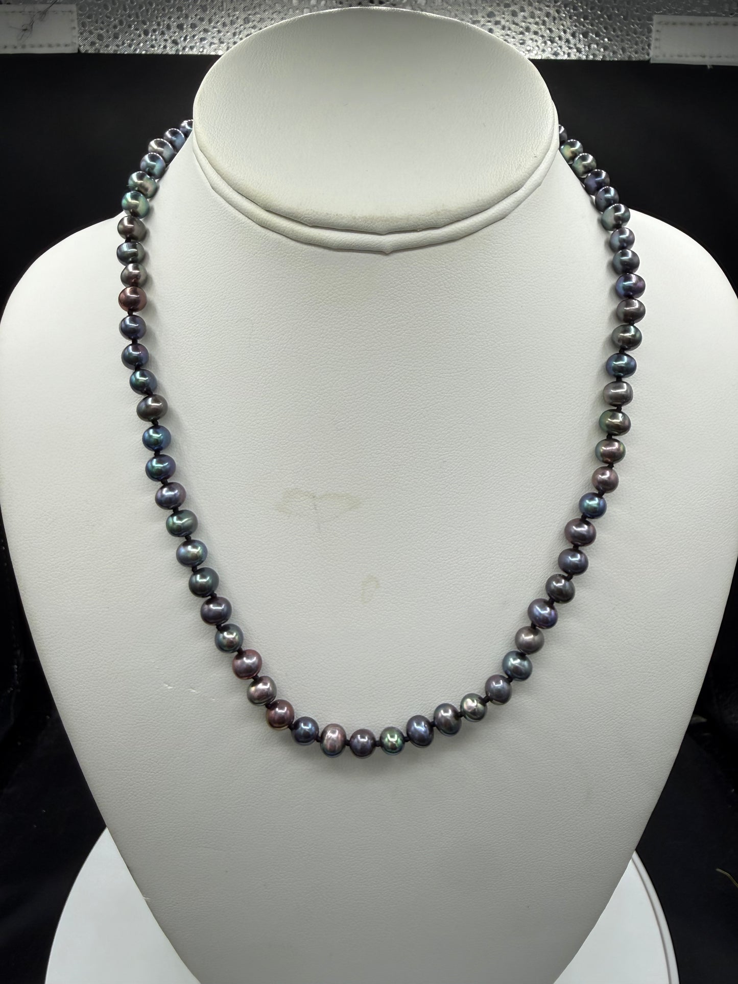 Natural Black Freshwater Pearl 14k Yellow Gold Clasp Necklace (19")