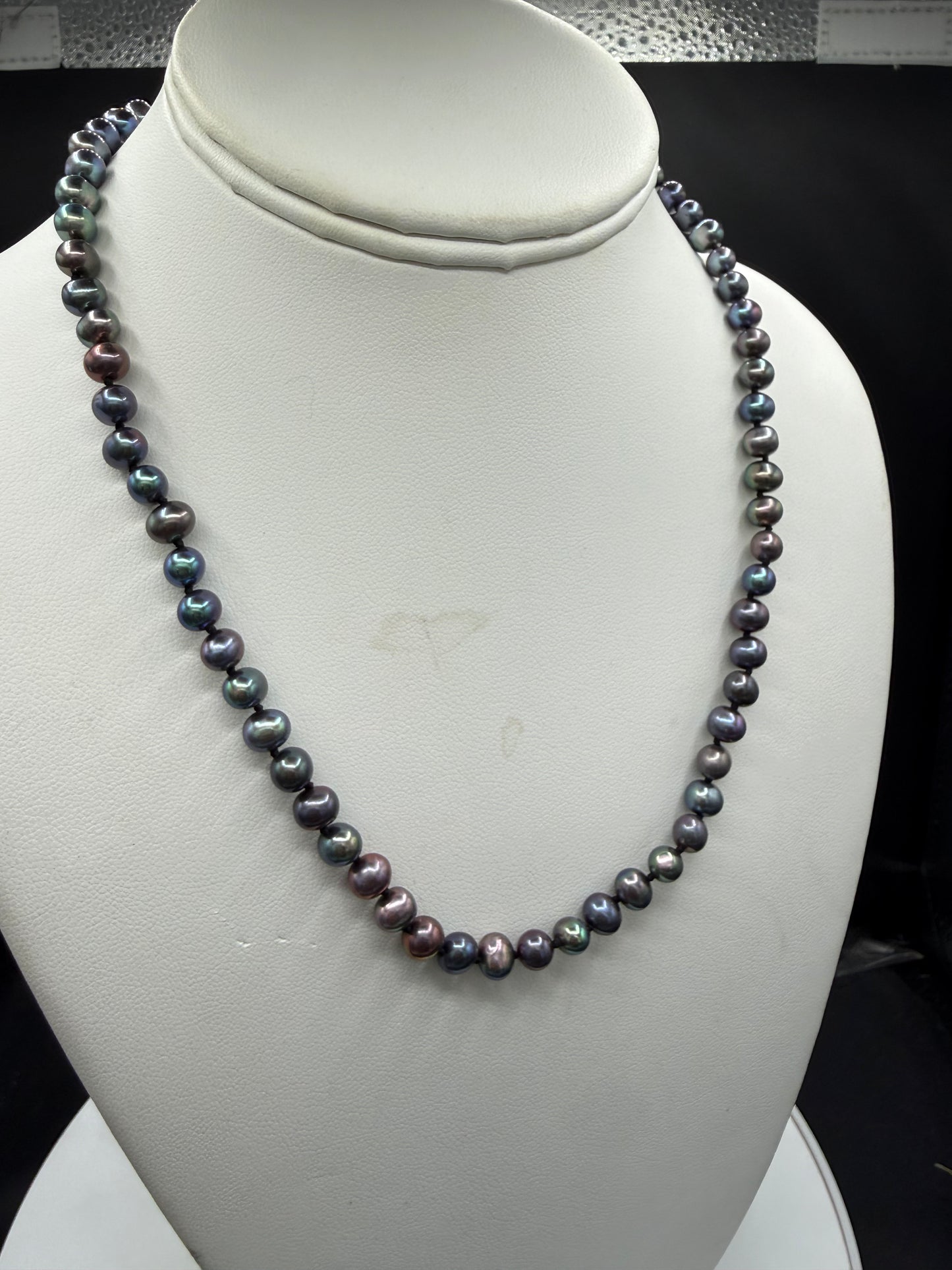 Natural Black Freshwater Pearl 14k Yellow Gold Clasp Necklace (19")