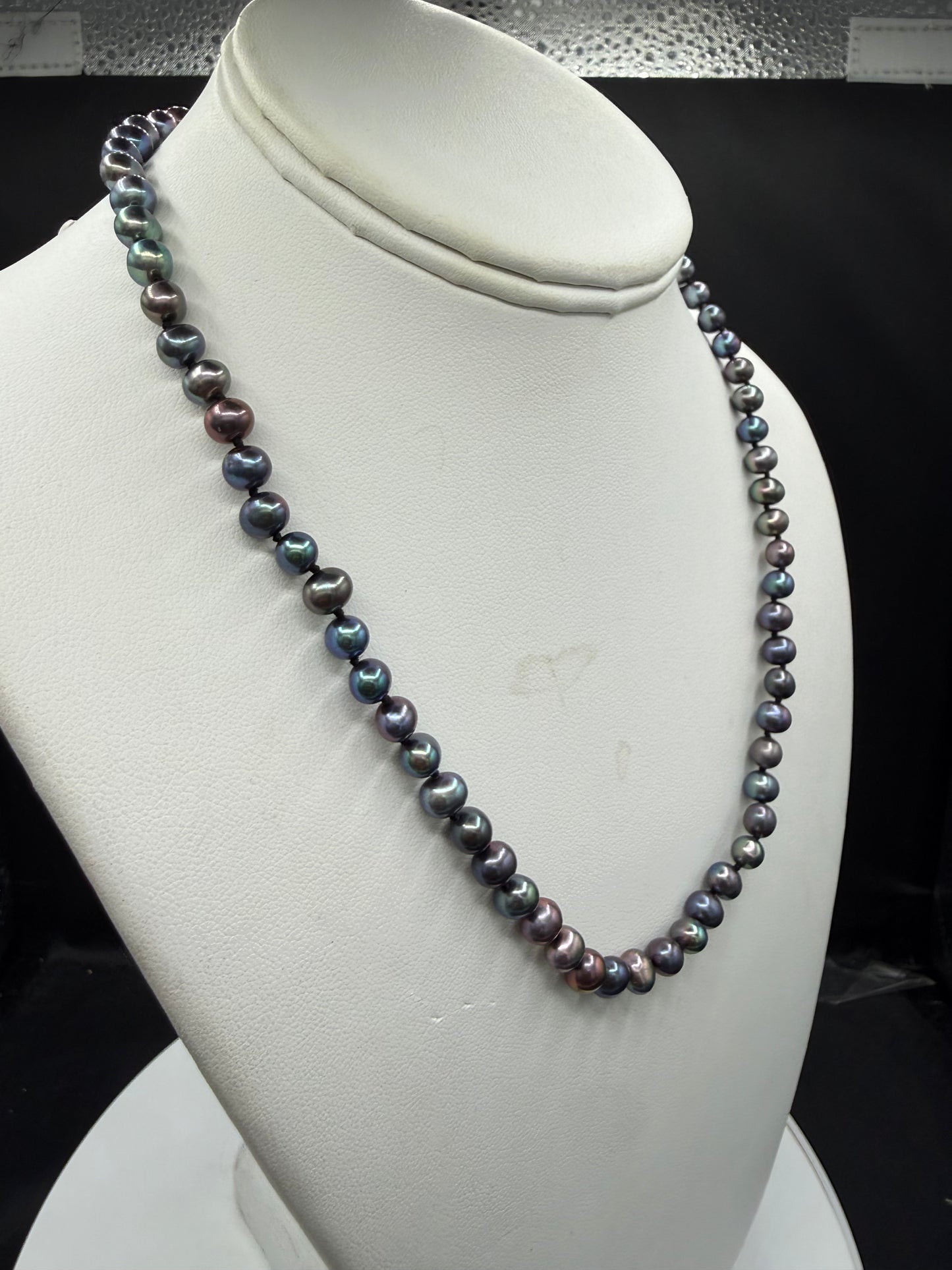 Natural Black Freshwater Pearl 14k Yellow Gold Clasp Necklace (19")