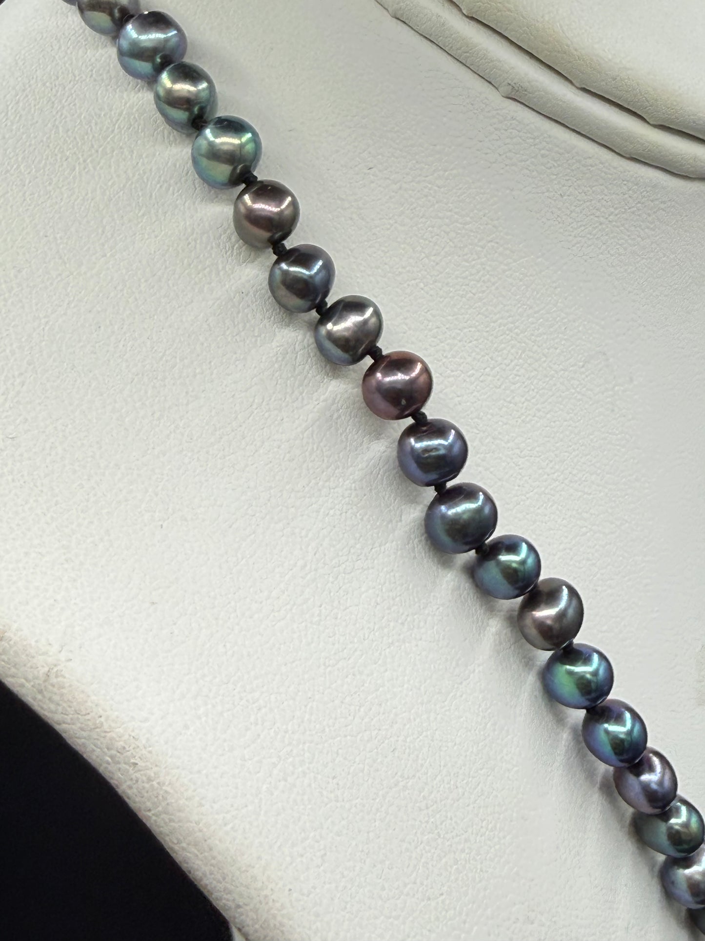 Natural Black Freshwater Pearl 14k Yellow Gold Clasp Necklace (19")