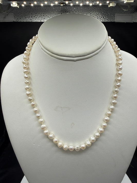 Natural Freshwater Pearl Necklace 14K Gold Fish Hook Clasp 18.5"