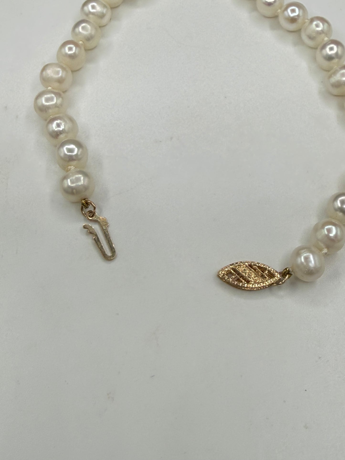 Natural White Pearl Bracelet 14K Gold Filigree Fish Hook Clasp 7.5"