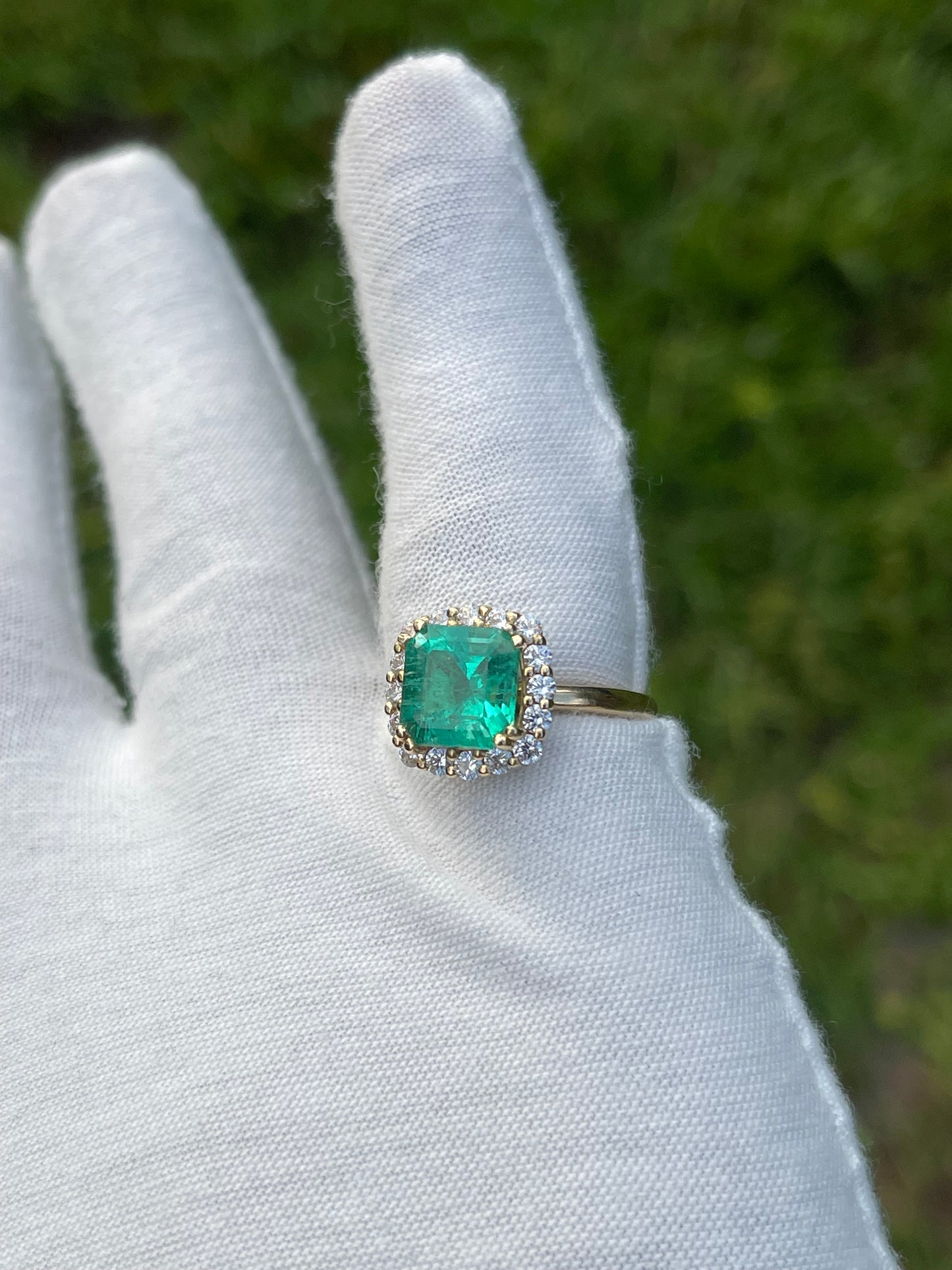 3.93 Carat Vivid Green Emerald & Diamond Halo 14k Gold Ring (Size 7.25)