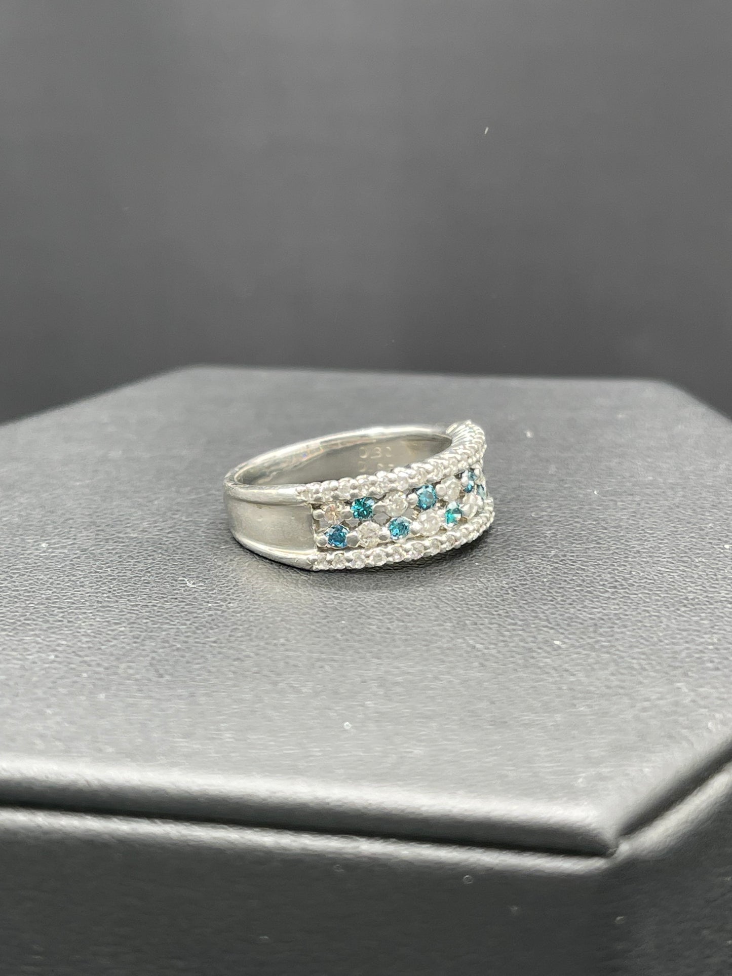 0.95 Natural Blue & White Diamond Platinum Wedding Band Ring (Size 8)