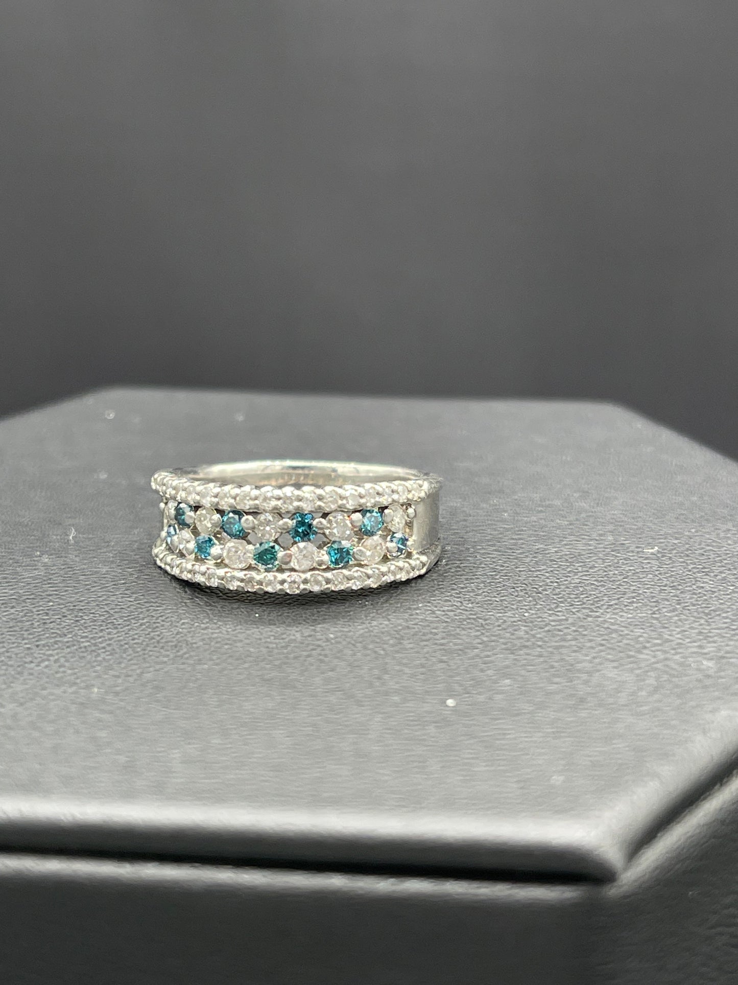0.95 Natural Blue & White Diamond Platinum Wedding Band Ring (Size 8)
