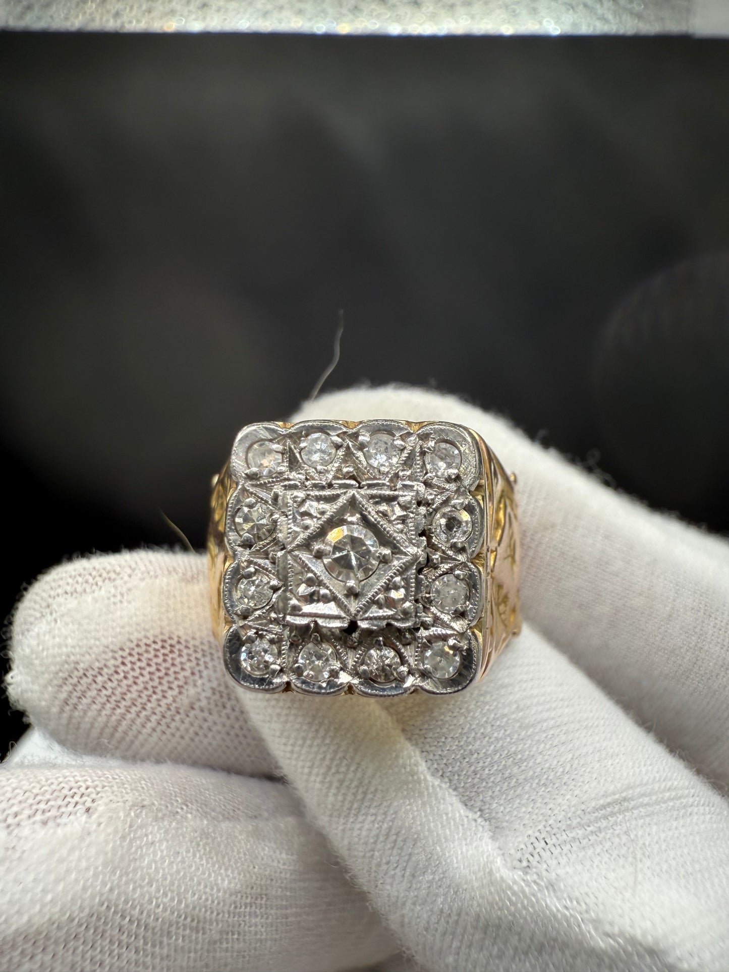 Vintage 18K Gold Men’s Diamond Statement Ring – 16.76g, Size 11