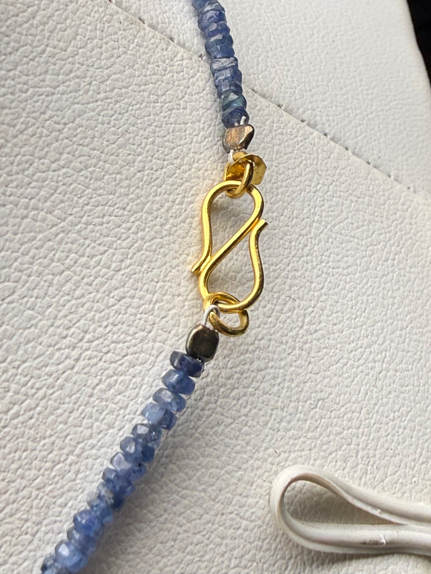 Natural Shaded Sapphire Beaded 18k Gold Clasp Necklace | 18 Inches