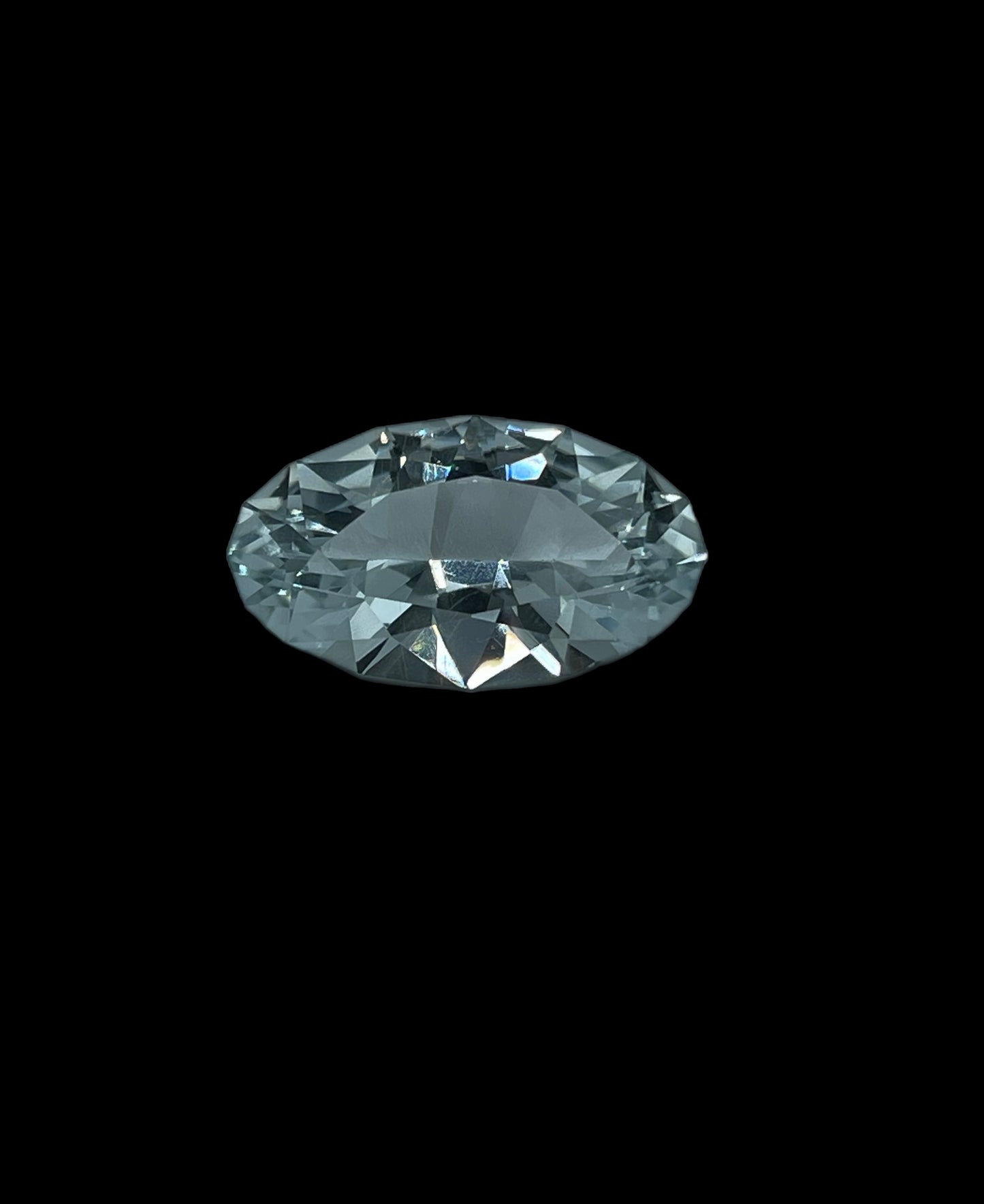 19.60 Carat Natural Aquamarine Oval Cut Loose Gemstone (23.5 x 13.3 x 11.75 MM)