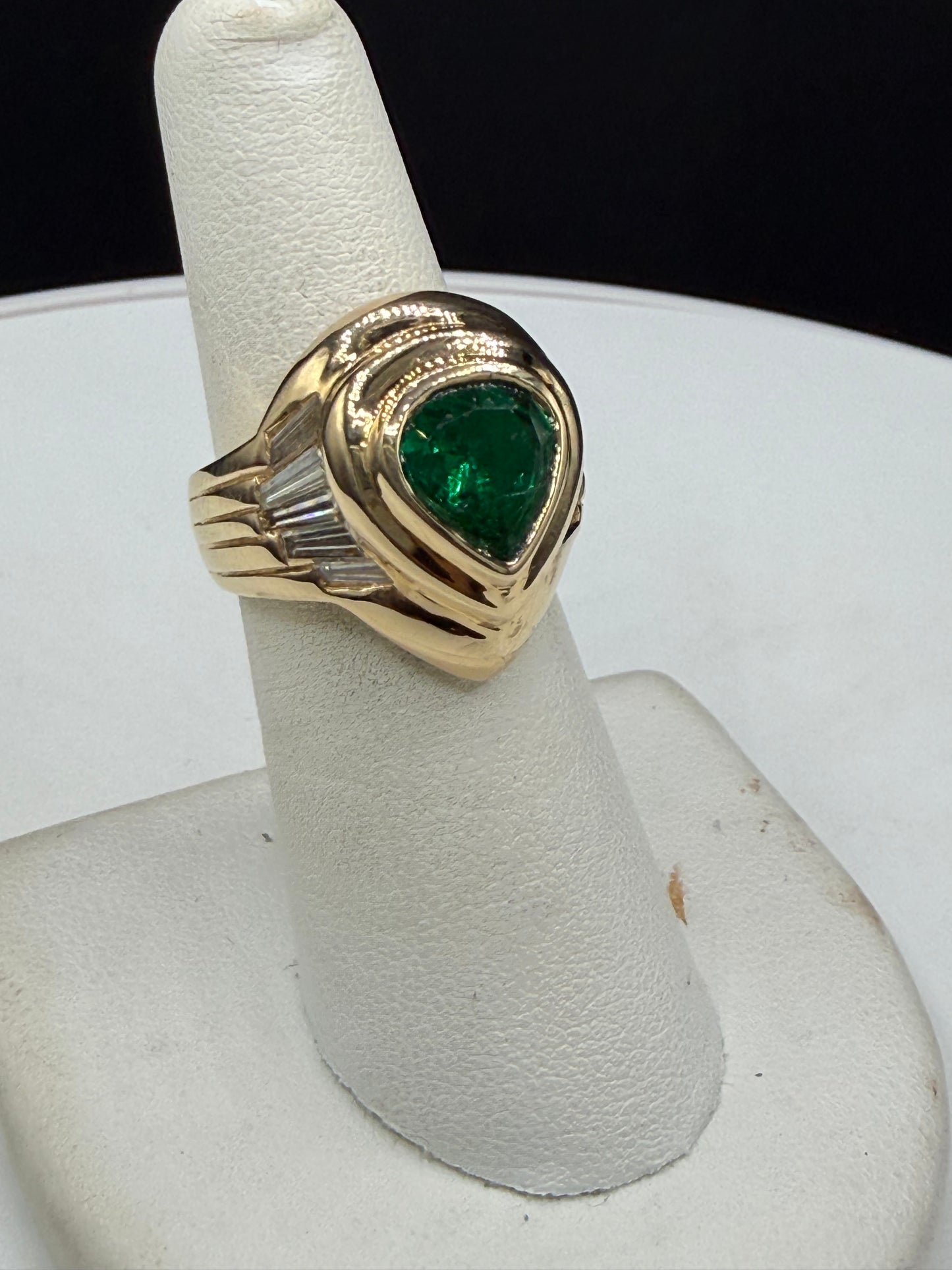 3.20ct Natural Pear Emerald & 1.10ct Diamond Ring 18K Yellow Gold | Size 6