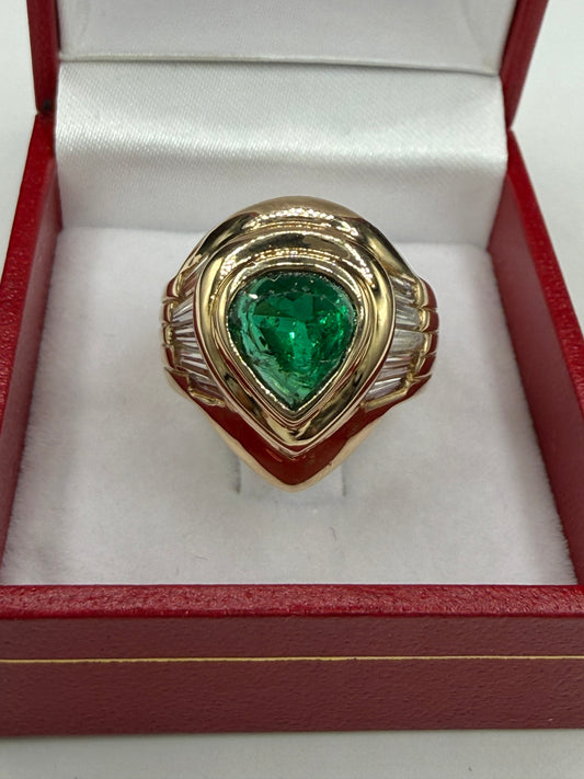 3.20ct Natural Pear Emerald & 1.10ct Diamond Ring 18K Yellow Gold | Size 6