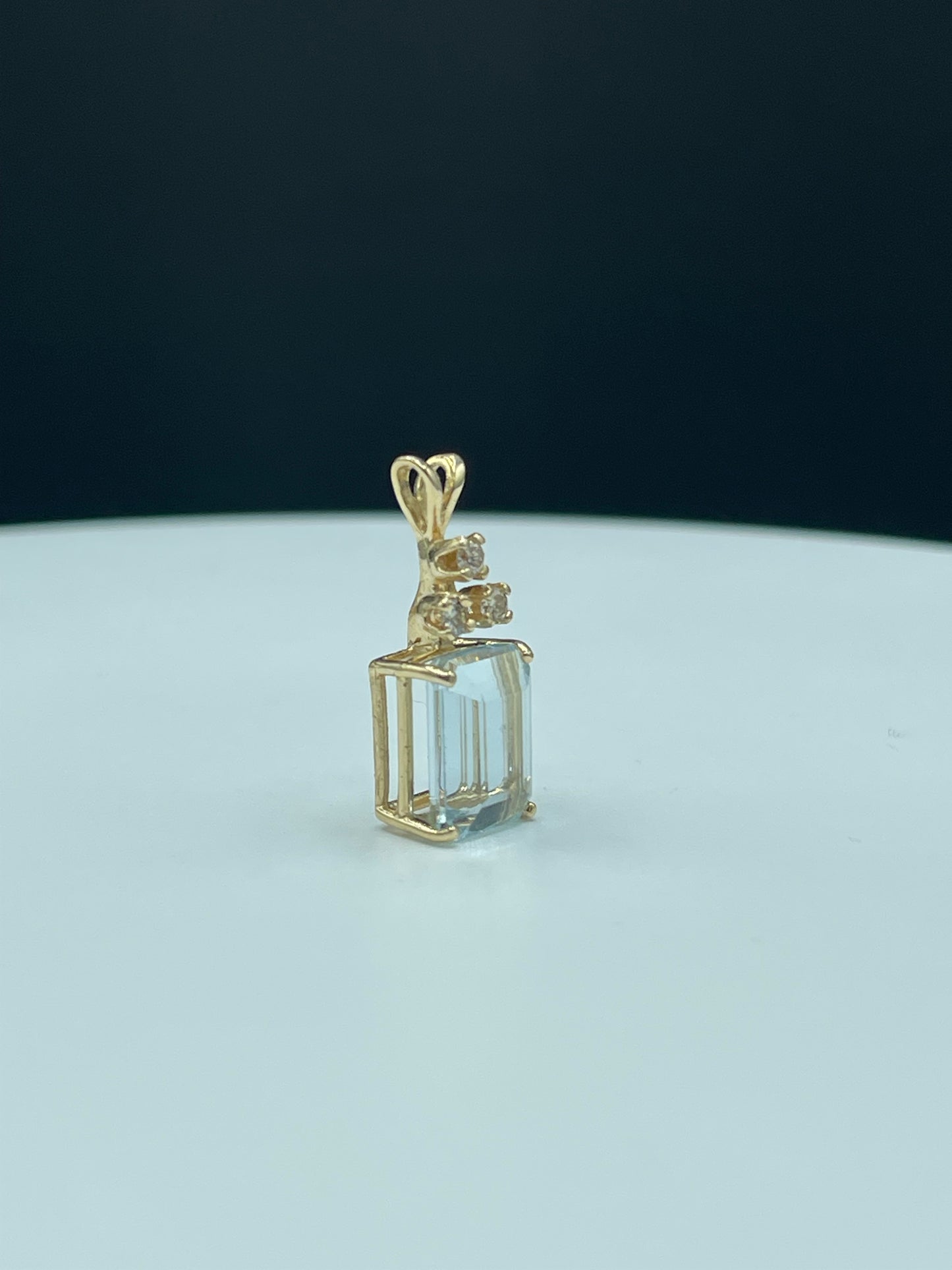 4.64 Carat Natural Aquamarine & Diamond 14k Yellow Gold Pendant