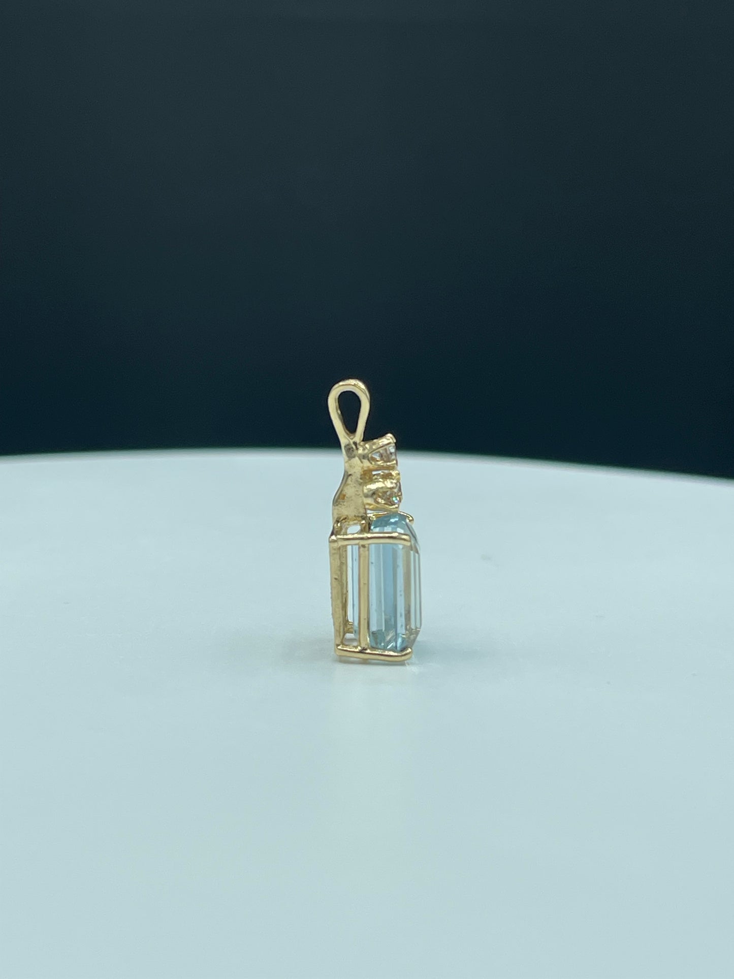 4.64 Carat Natural Aquamarine & Diamond 14k Yellow Gold Pendant