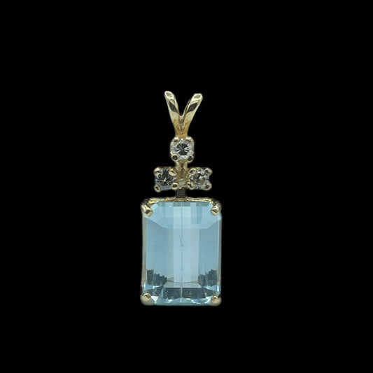 4.64 Carat Natural Aquamarine & Diamond 14k Yellow Gold Pendant