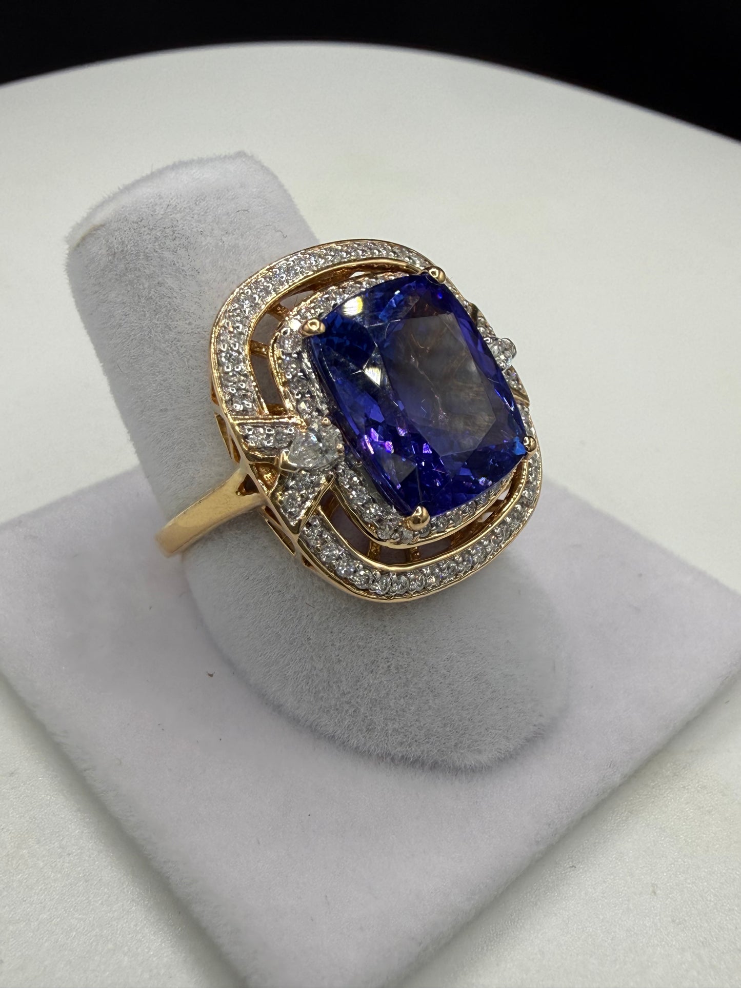 Lorique Natural Tanzanite & Diamond 18k Yellow Gold Ring 8.72ct Tanzanite | 0.63 Diamonds | Size 7.5