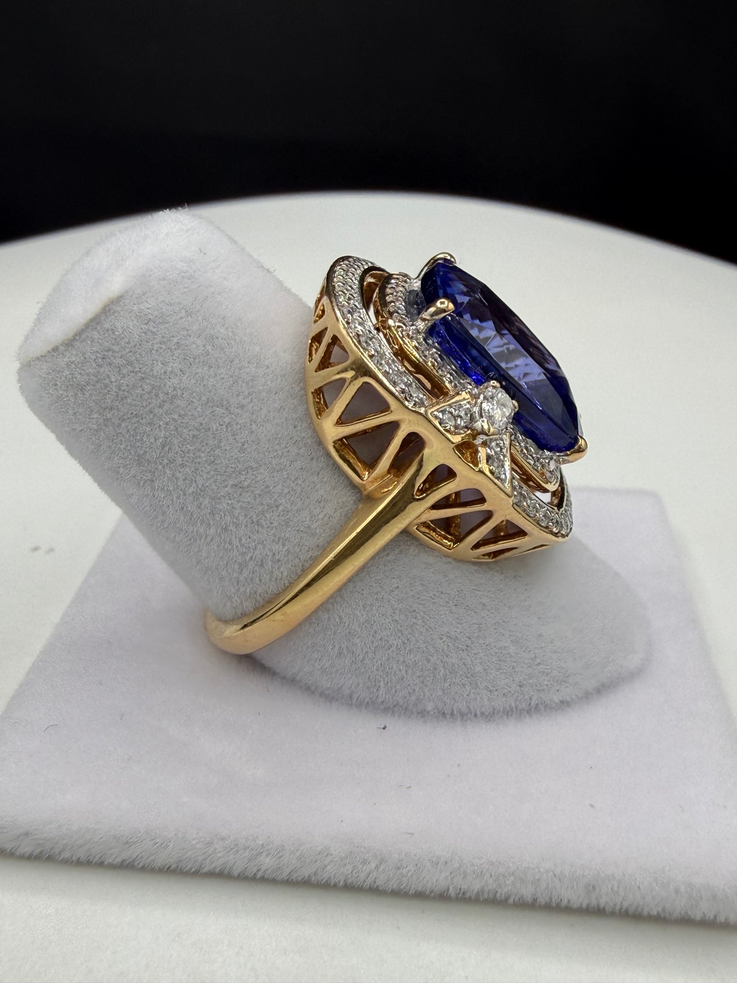 Lorique Natural Tanzanite & Diamond 18k Yellow Gold Ring 8.72ct Tanzanite | 0.63 Diamonds | Size 7.5