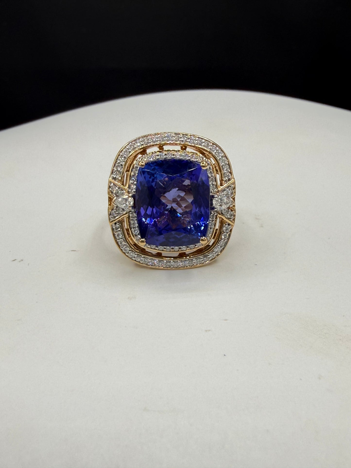 Lorique Natural Tanzanite & Diamond 18k Yellow Gold Ring 8.72ct Tanzanite | 0.63 Diamonds | Size 7.5