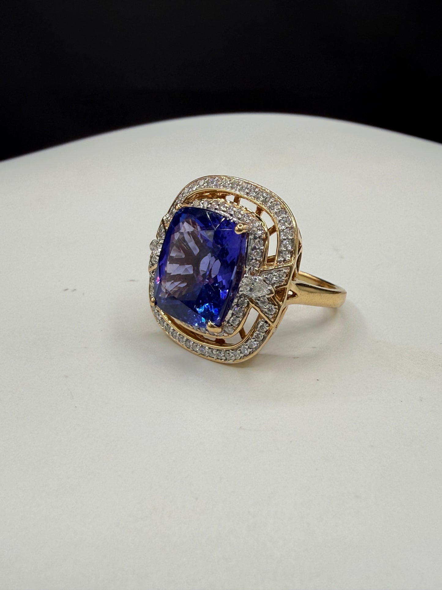 Lorique Natural Tanzanite & Diamond 18k Yellow Gold Ring 8.72ct Tanzanite | 0.63 Diamonds | Size 7.5