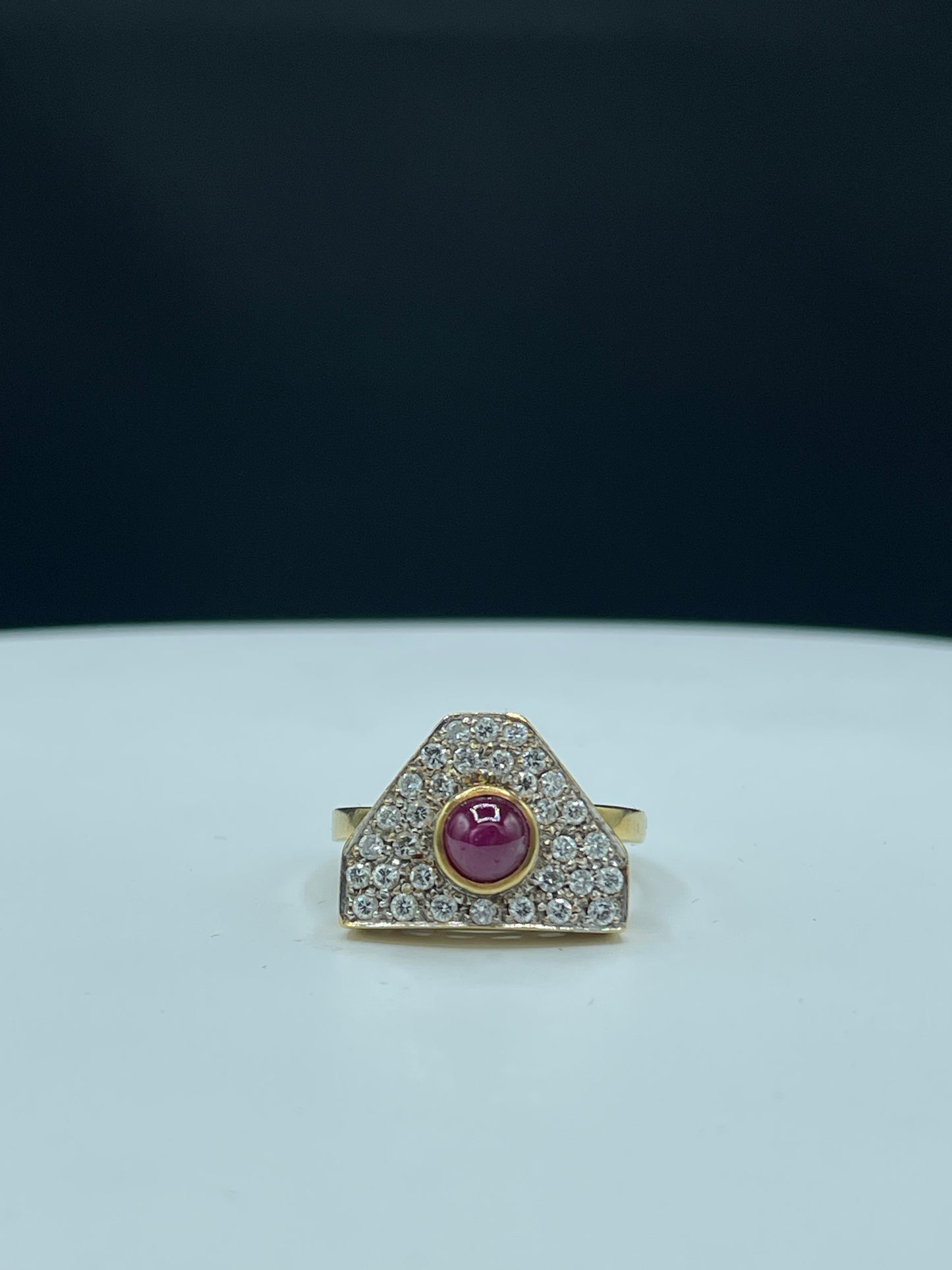 Vintage 18k Yellow Gold Natural Ruby & Diamond Ring – 1.02ct Cabochon Ruby, 0.74ct VS1 Diamonds