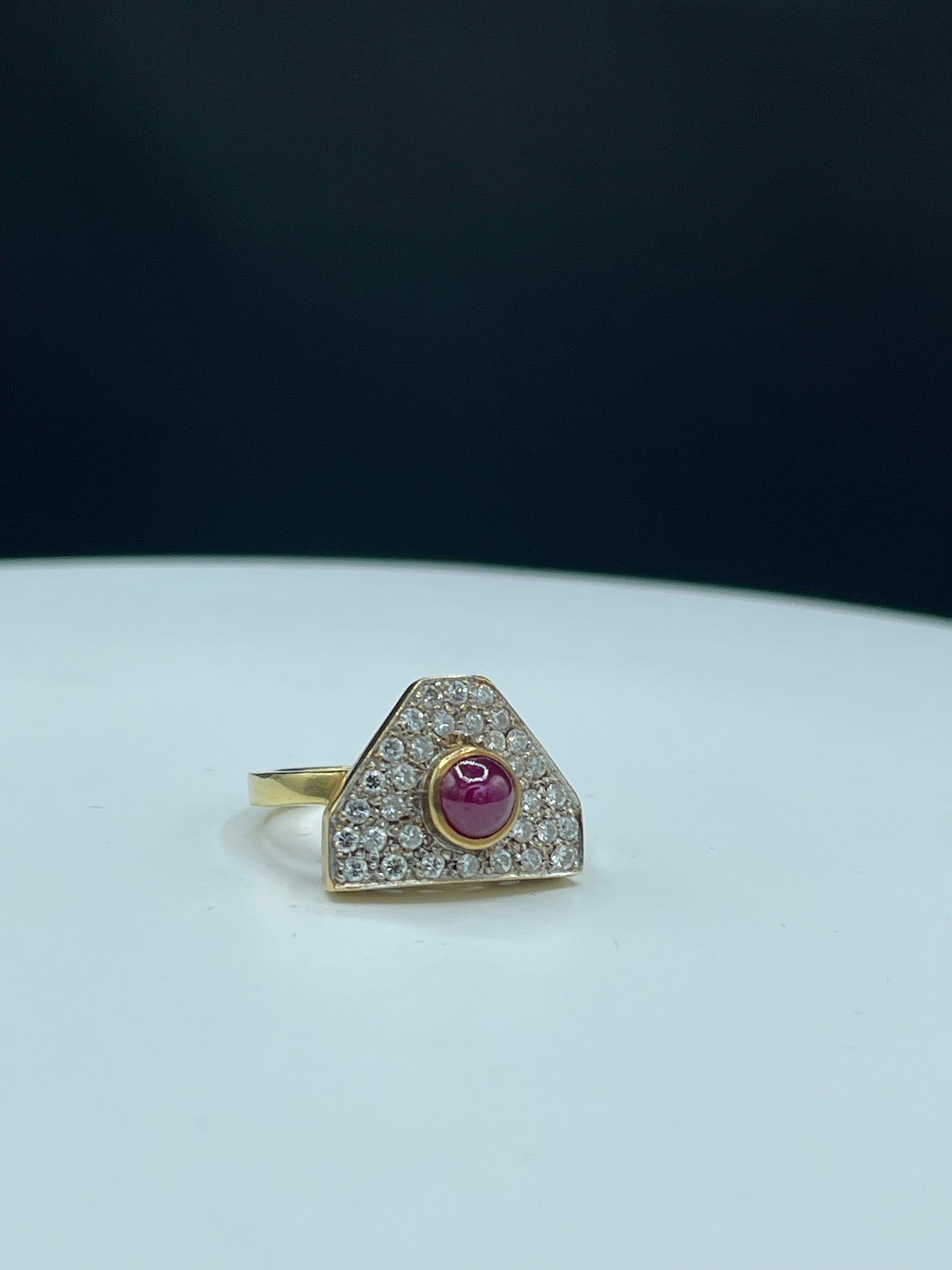 Vintage 18k Yellow Gold Natural Ruby & Diamond Ring – 1.02ct Cabochon Ruby, 0.74ct VS1 Diamonds