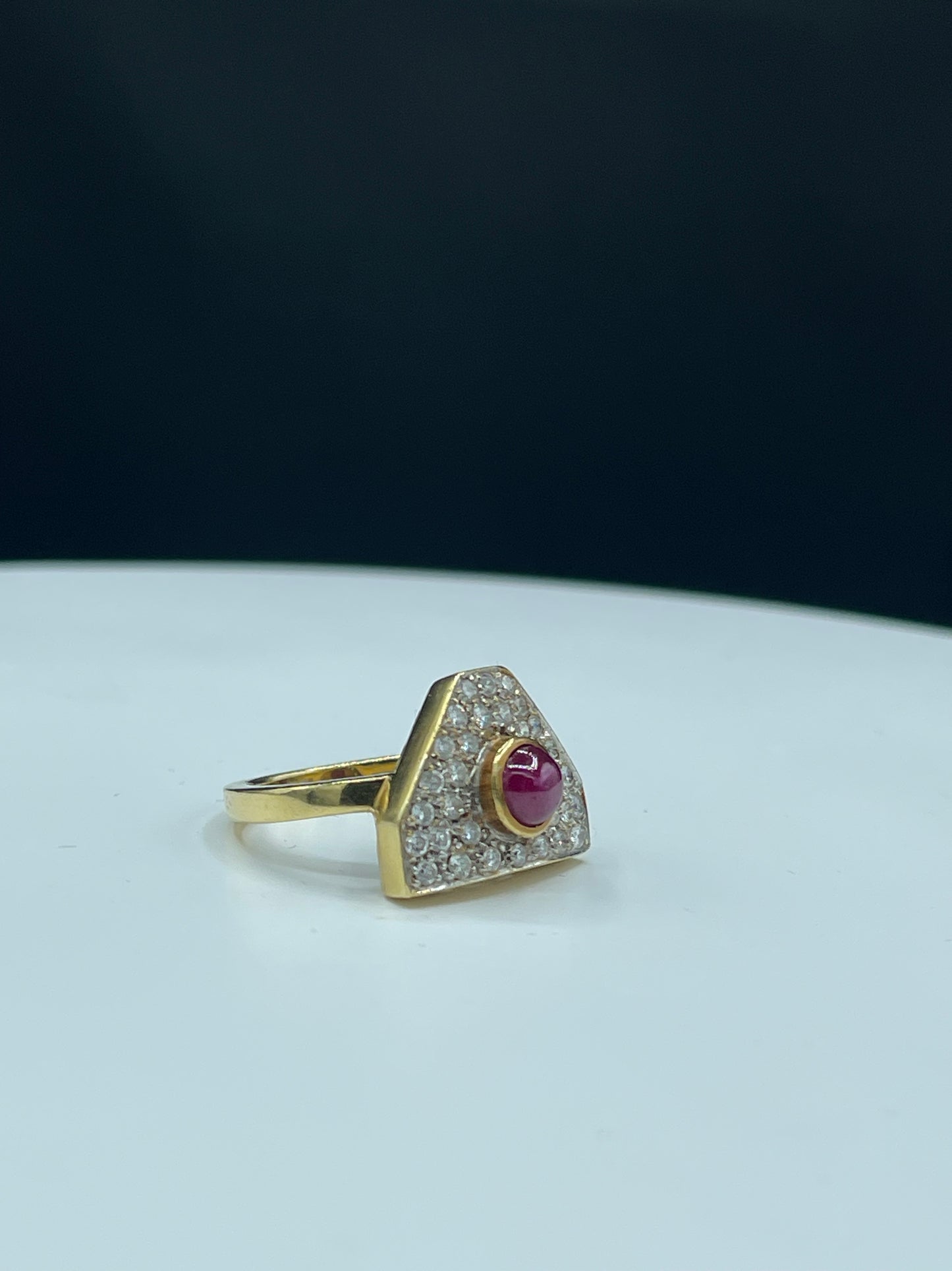 Vintage 18k Yellow Gold Natural Ruby & Diamond Ring – 1.02ct Cabochon Ruby, 0.74ct VS1 Diamonds