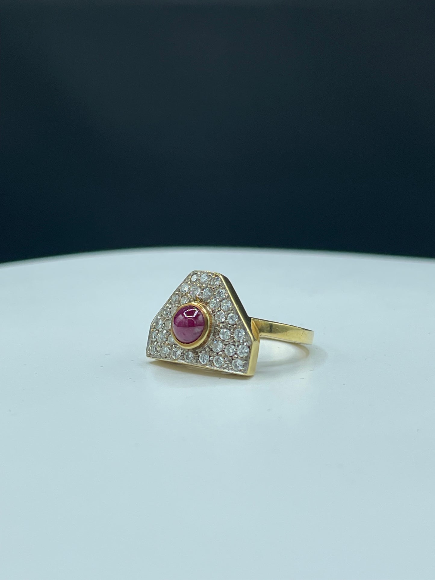 Vintage 18k Yellow Gold Natural Ruby & Diamond Ring – 1.02ct Cabochon Ruby, 0.74ct VS1 Diamonds
