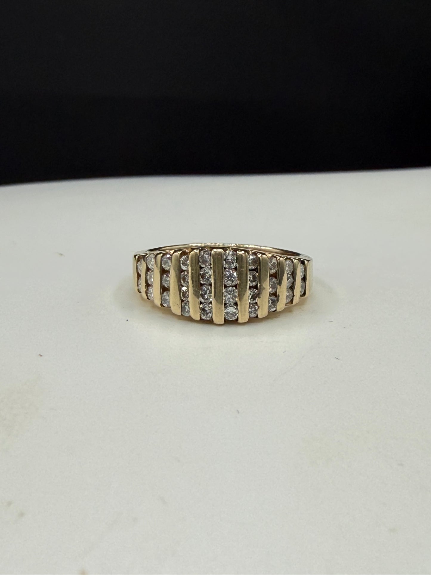 Vintage 14K Yellow Gold 0.50 CTW Natural Diamond Ribbed Band Ring (Size 5.5)
