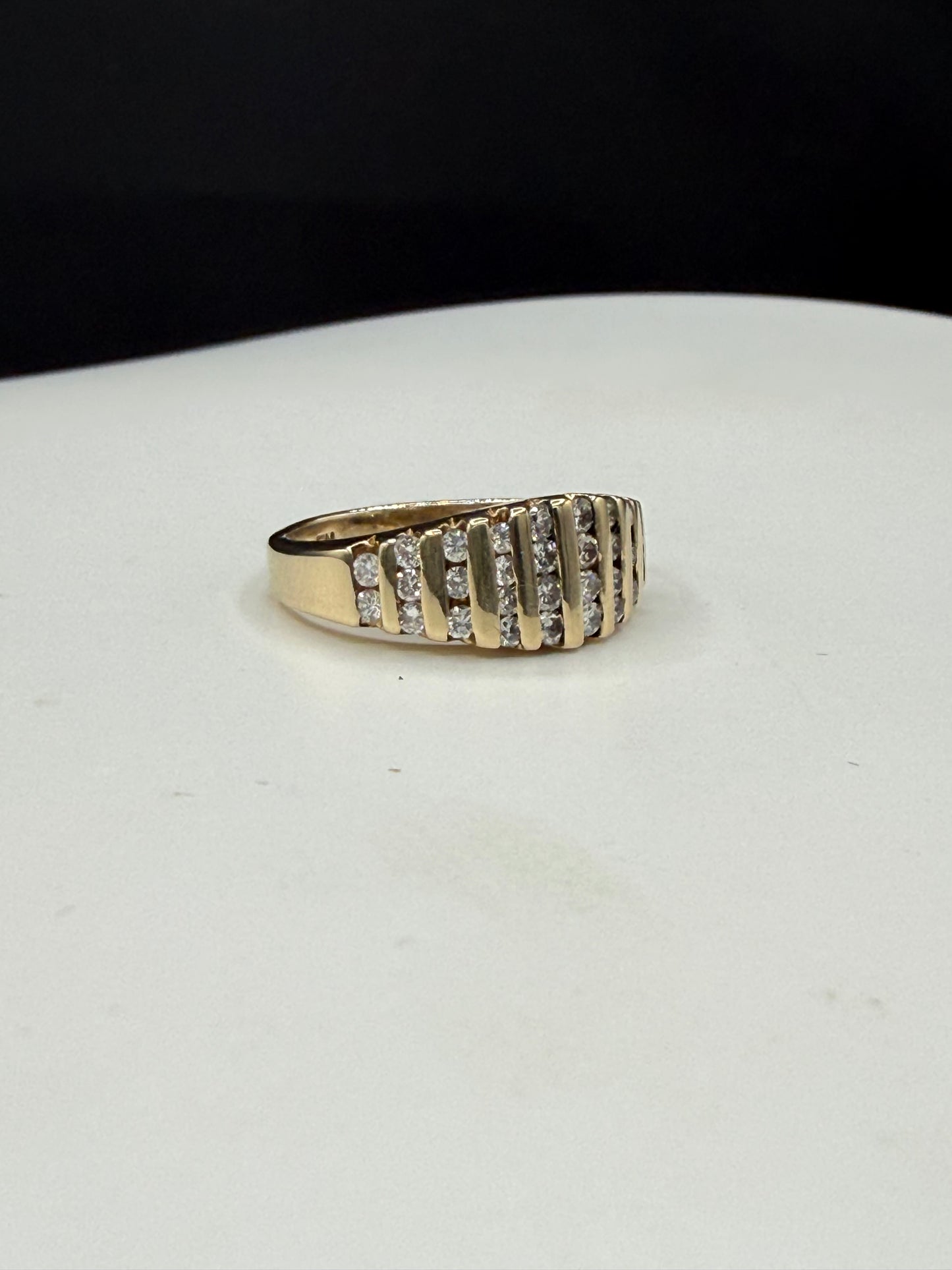 Vintage 14K Yellow Gold 0.50 CTW Natural Diamond Ribbed Band Ring (Size 5.5)