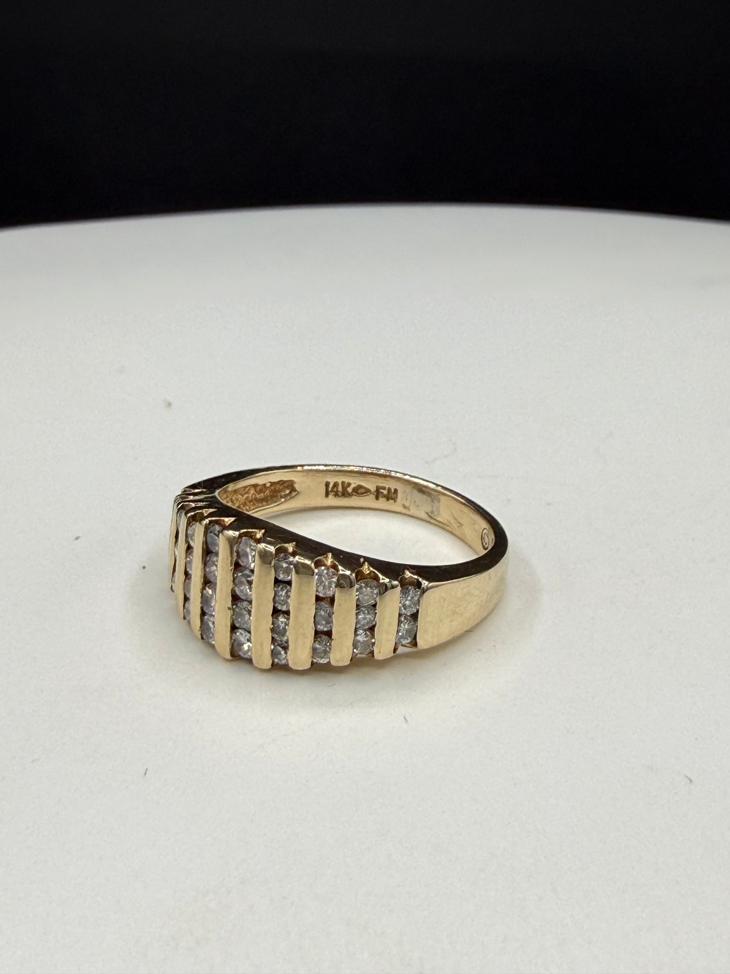 Vintage 14K Yellow Gold 0.50 CTW Natural Diamond Ribbed Band Ring (Size 5.5)