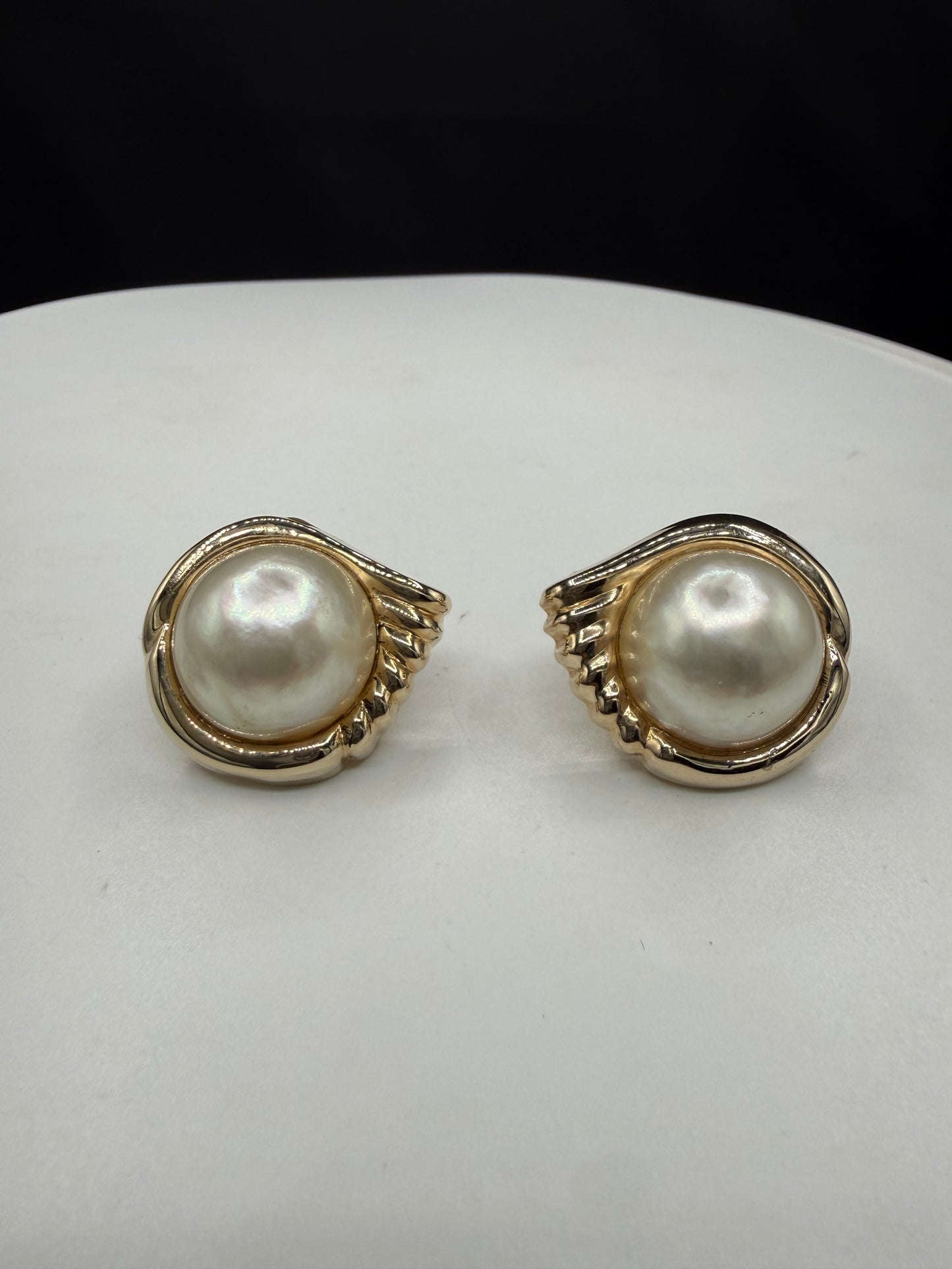 Vintage 14K Yellow Gold Natural Mabé Pearl Statement Earrings | 1.06 Inches