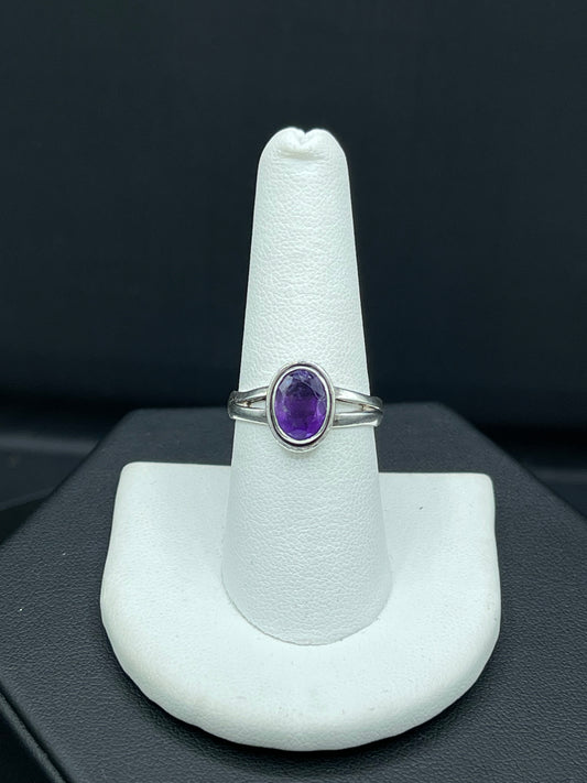 Vintage Natural Amethyst Sterling Silver Ring (Size 8.5)