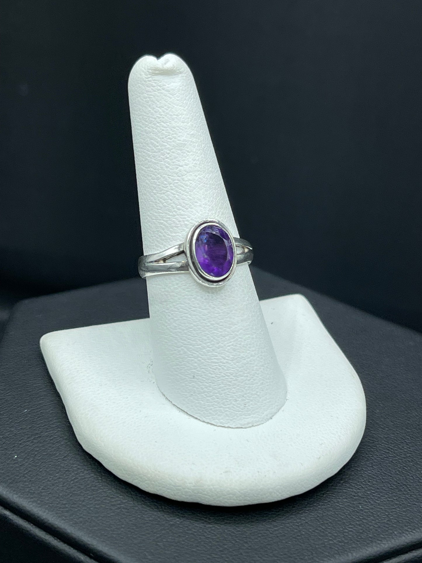 Vintage Natural Amethyst Sterling Silver Ring (Size 8.5)