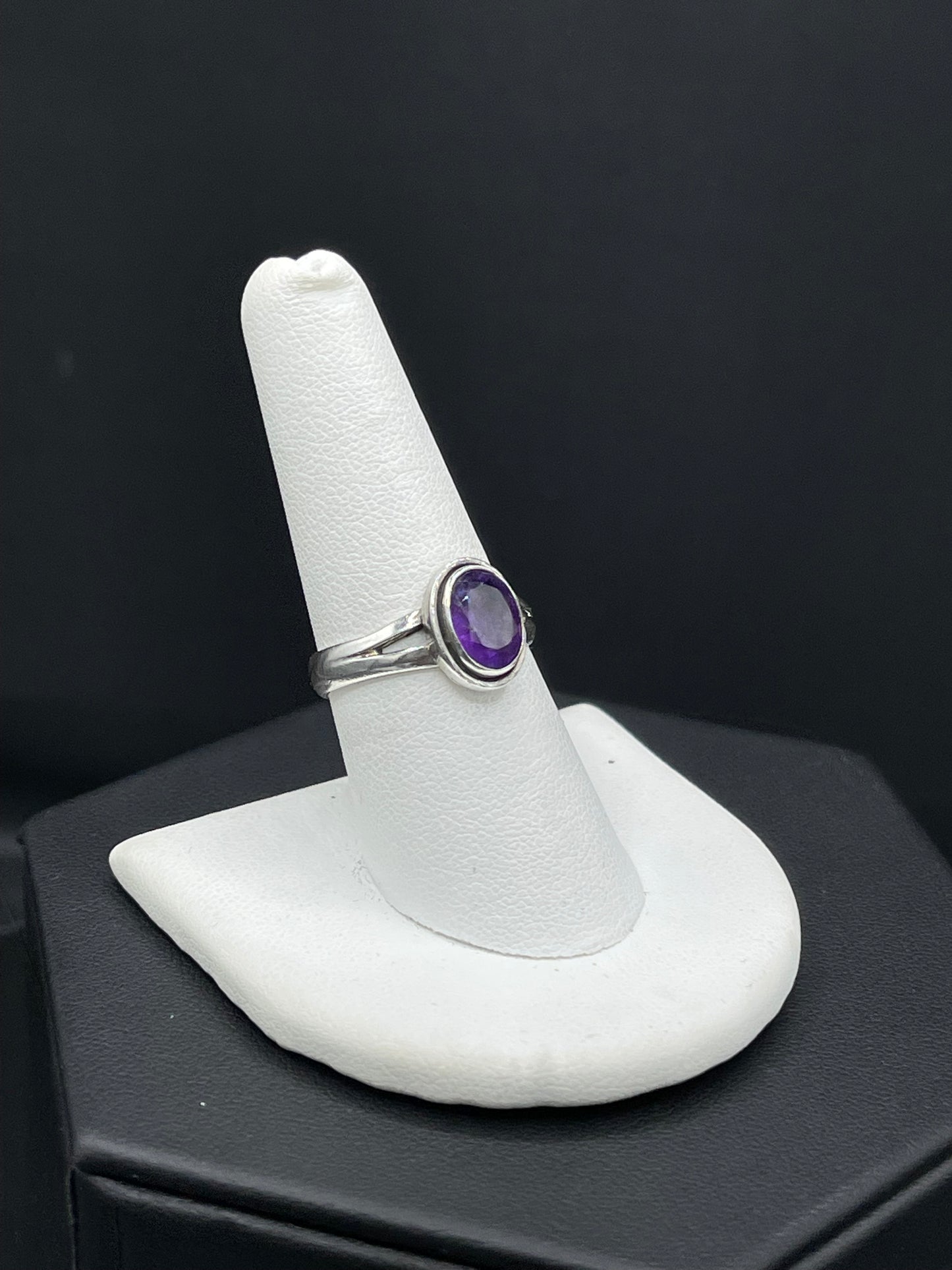 Vintage Natural Amethyst Sterling Silver Ring (Size 8.5)