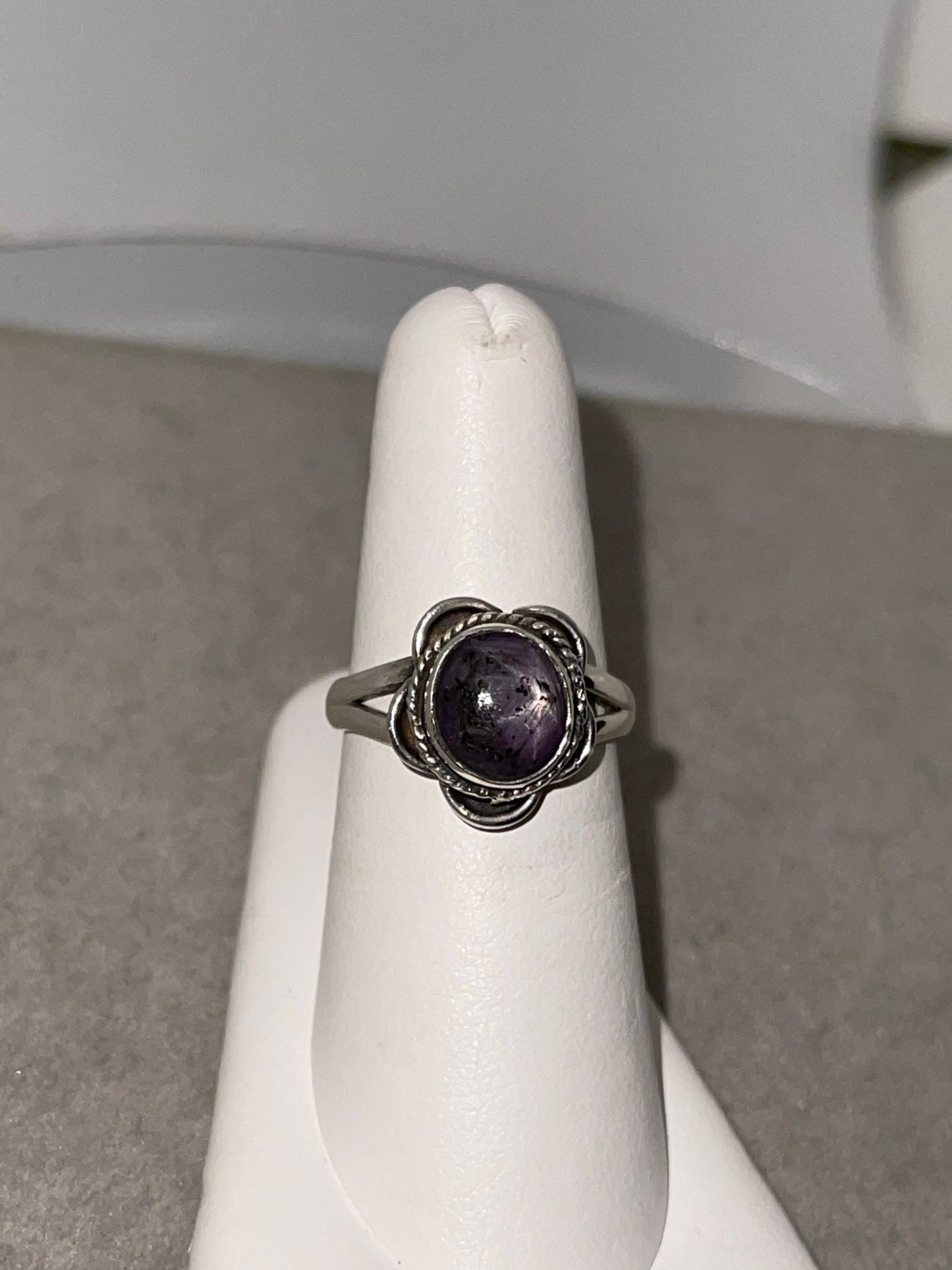 Natural Star Ruby Flower Bezel Sterling Silver Ring (Size 7)