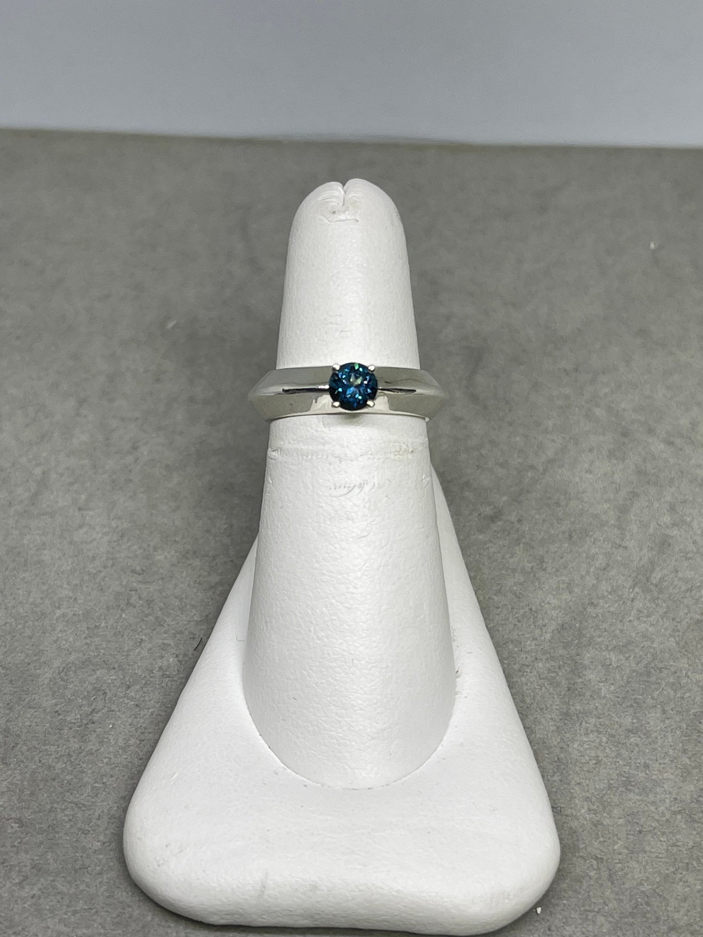 Blue Topaz Sterling Silver Ring (Size 6.25)