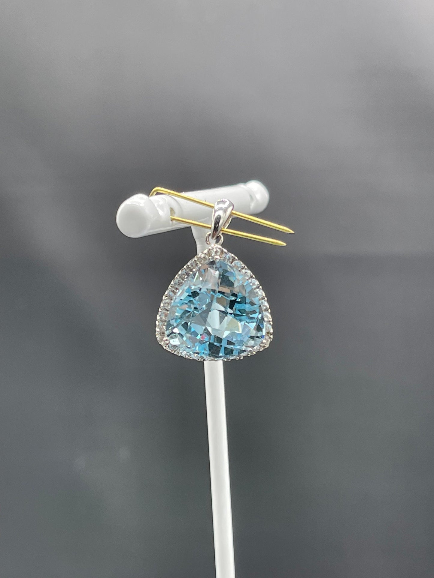 11.50 Carat Sky Blue Topaz & White Topaz Sterling Silver Pendent